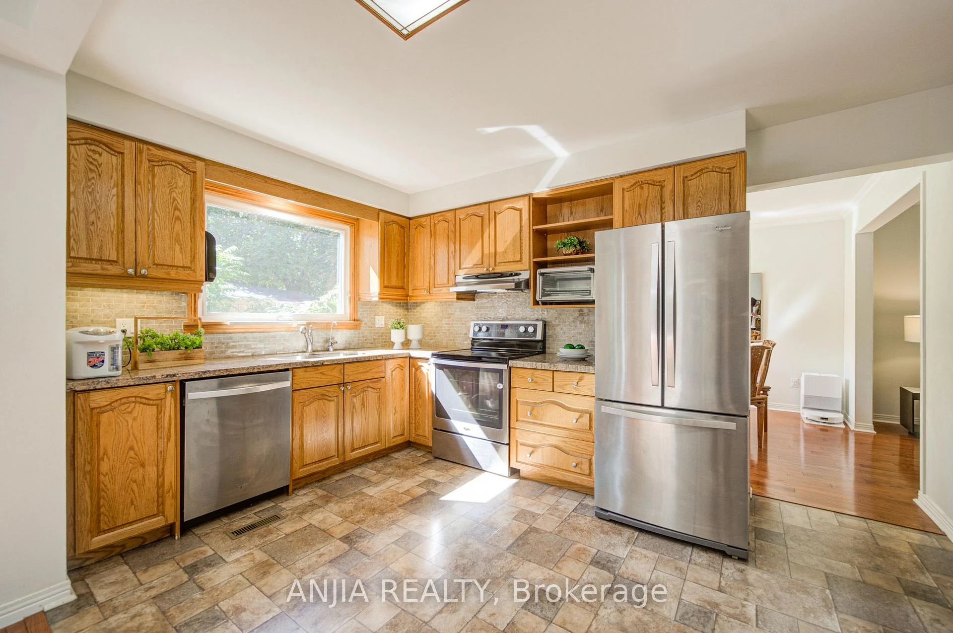 Photo 16 of 77 Royal Palm Drive, Brampton, Heart Lake East — HOMEH