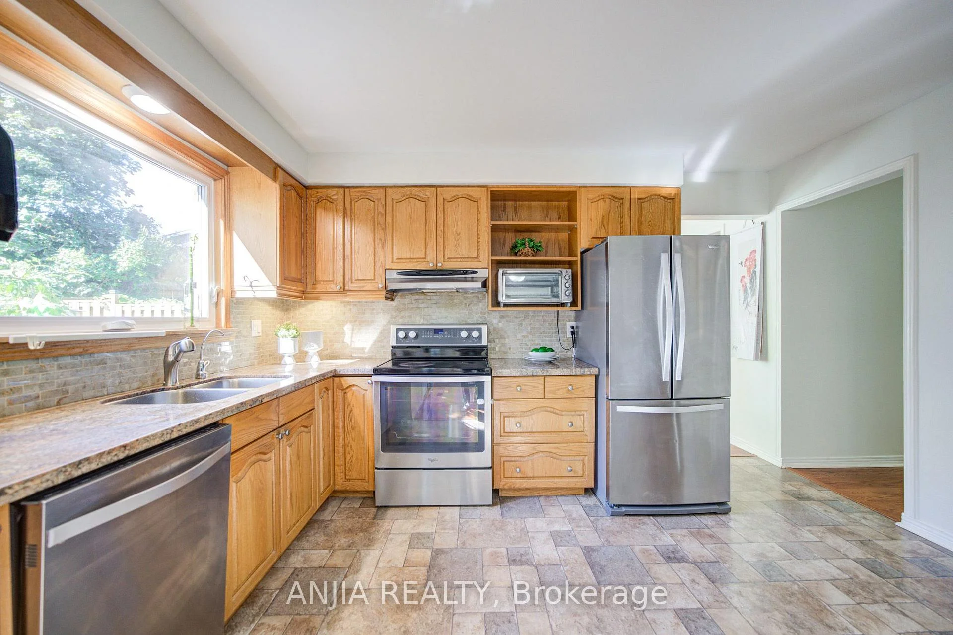 Photo 40 of 77 Royal Palm Drive, Brampton, Heart Lake East — HOMEH