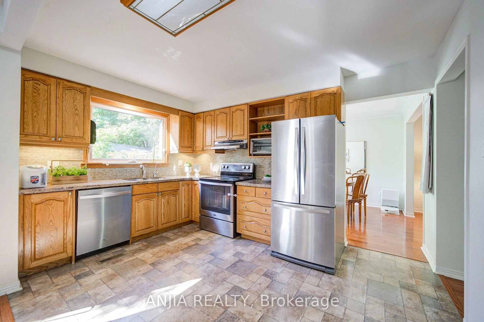 Photo 41 of 77 Royal Palm Drive, Brampton, Heart Lake East — HOMEH