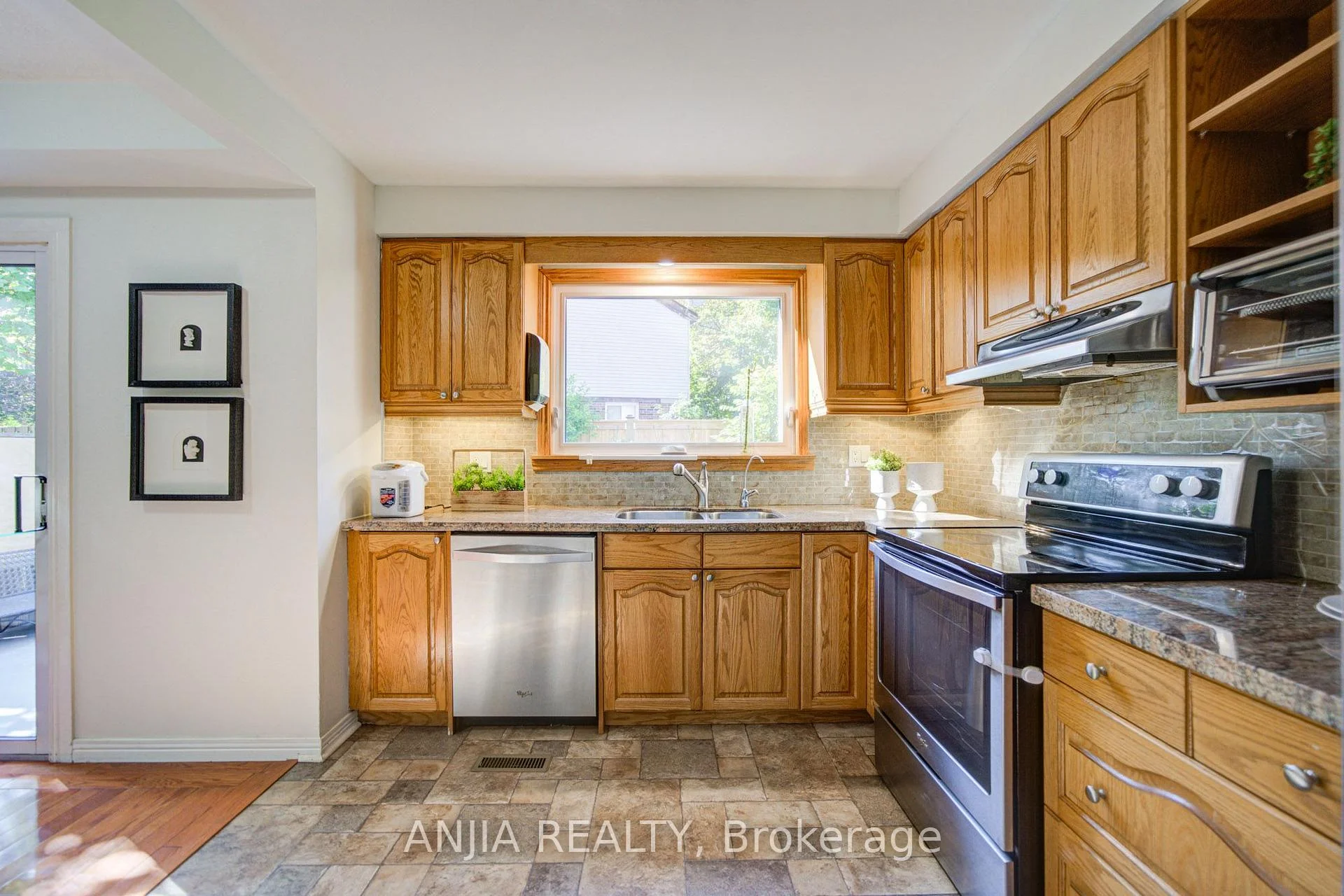 Photo 43 of 77 Royal Palm Drive, Brampton, Heart Lake East — HOMEH