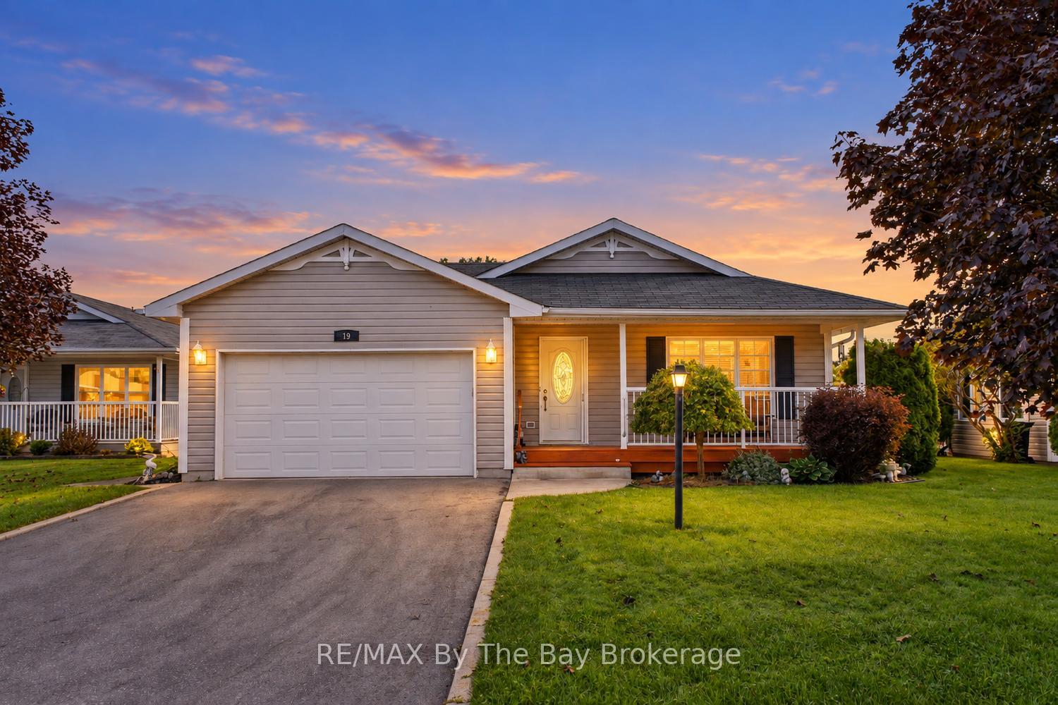 Photo 1 of 19 Kentucky Avenue, Wasaga Beach — HOMEH
