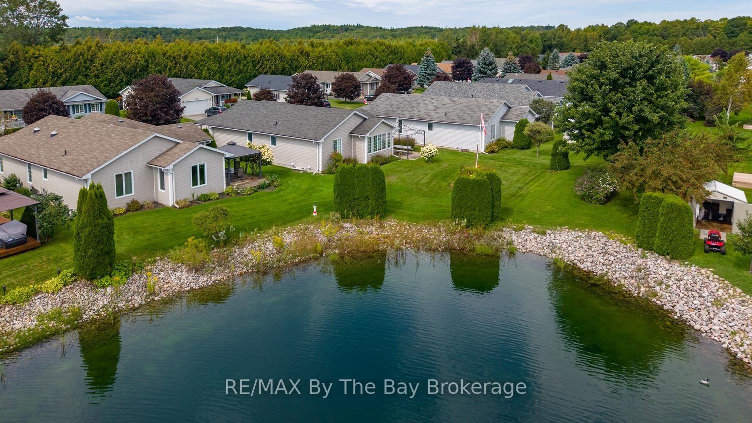 Photo 4 of 19 Kentucky Avenue, Wasaga Beach — HOMEH