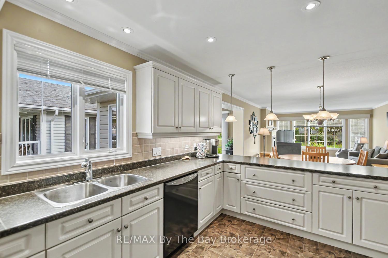 Photo 10 of 19 Kentucky Avenue, Wasaga Beach — HOMEH