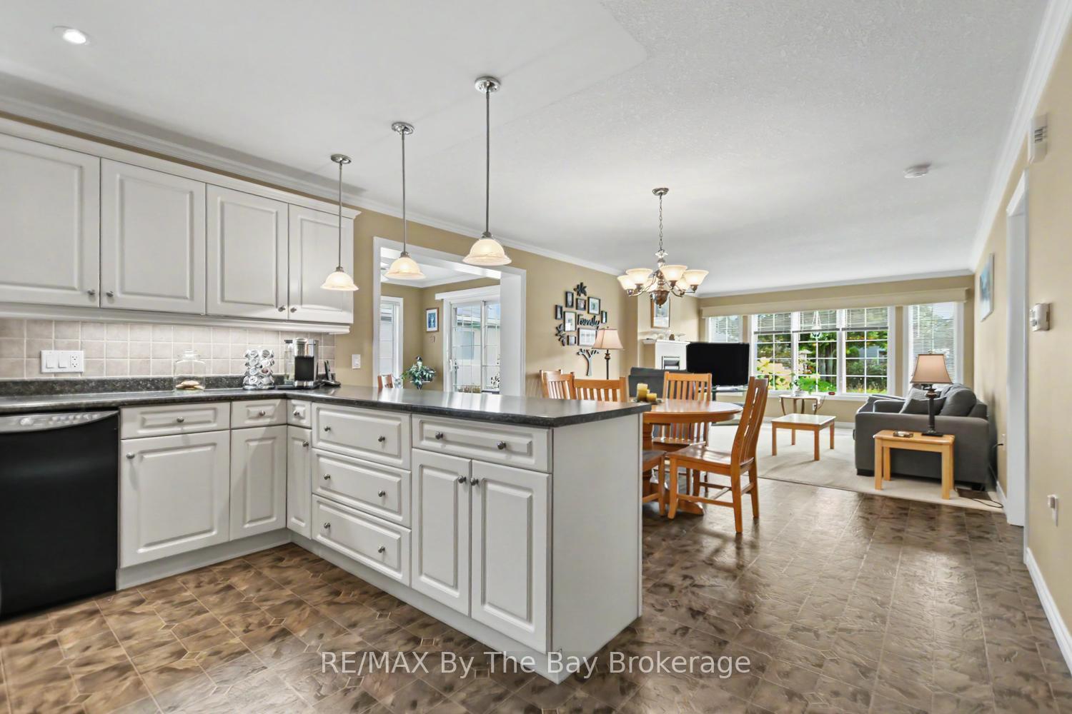 Photo 11 of 19 Kentucky Avenue, Wasaga Beach — HOMEH