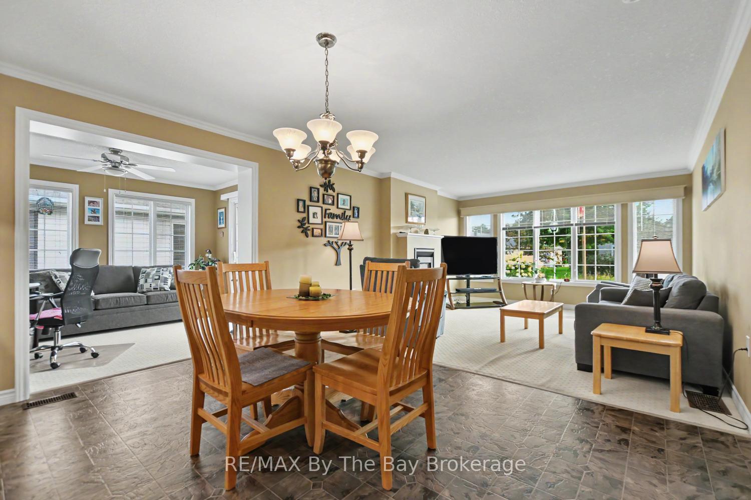 Photo 12 of 19 Kentucky Avenue, Wasaga Beach — HOMEH