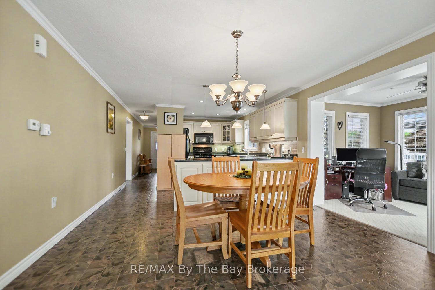 Photo 13 of 19 Kentucky Avenue, Wasaga Beach — HOMEH