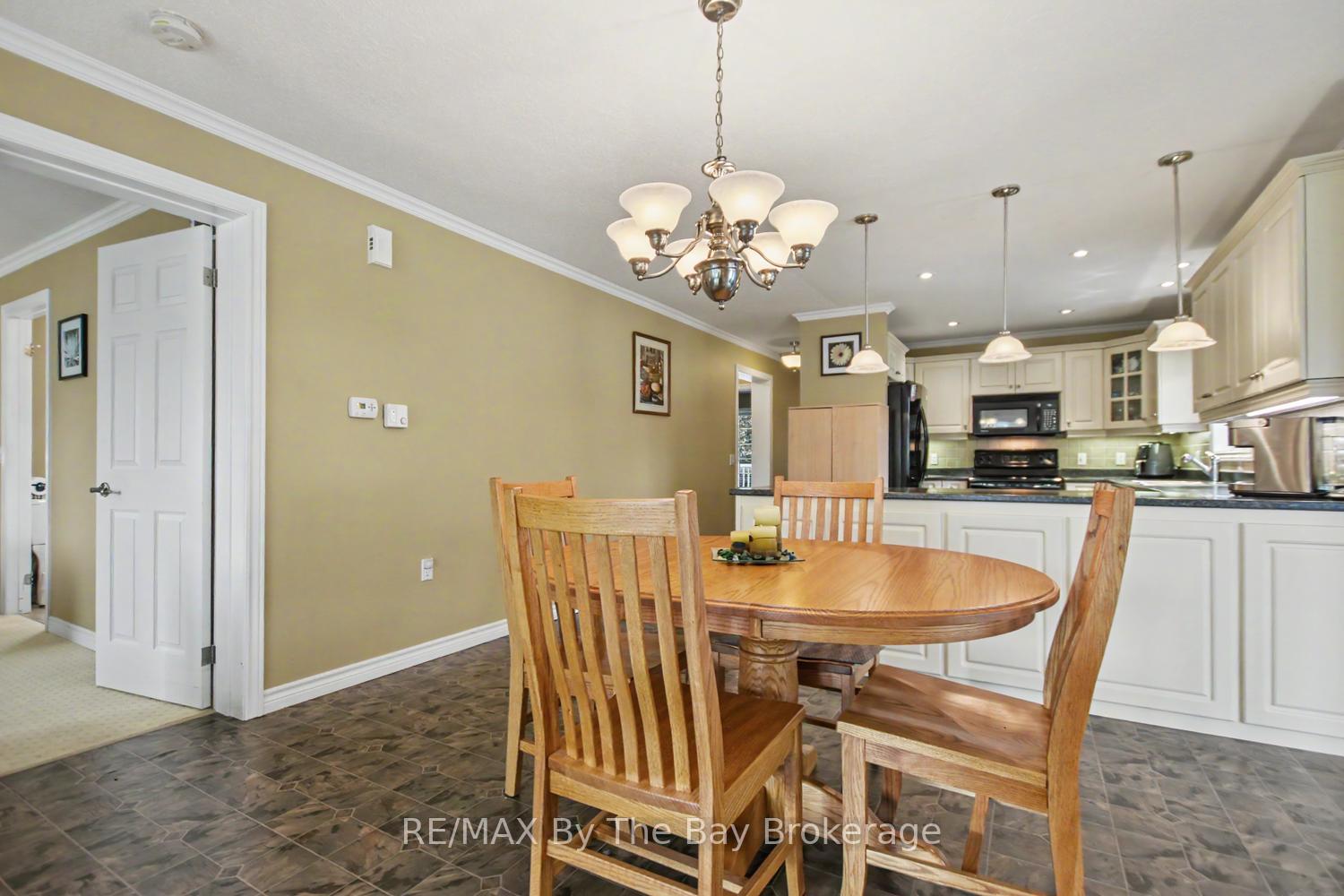 Photo 14 of 19 Kentucky Avenue, Wasaga Beach — HOMEH