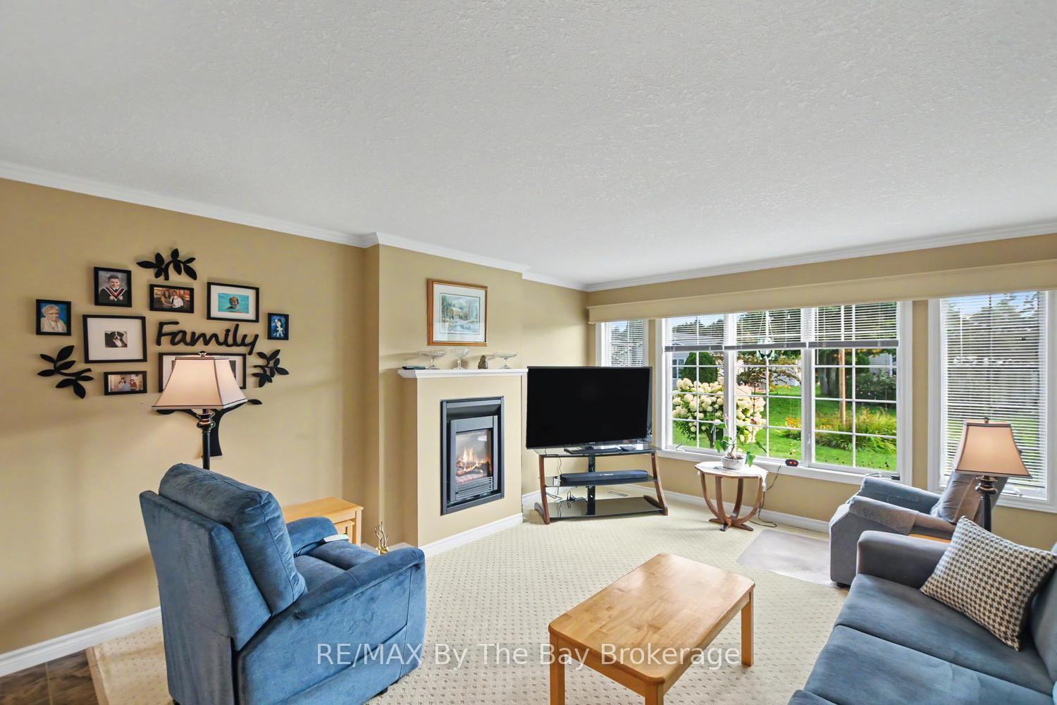 Photo 16 of 19 Kentucky Avenue, Wasaga Beach — HOMEH