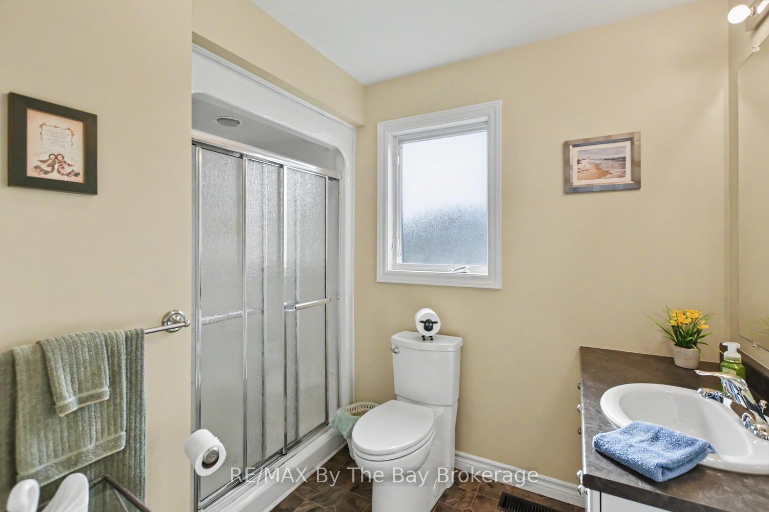 Photo 32 of 19 Kentucky Avenue, Wasaga Beach — HOMEH
