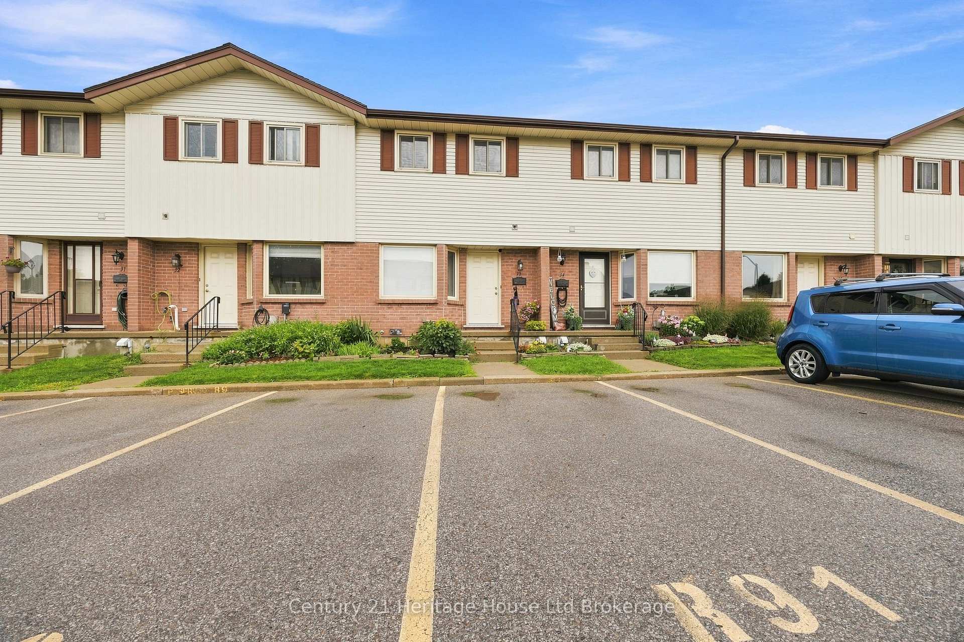 Front of Unit 33, 1115 Nellis Street