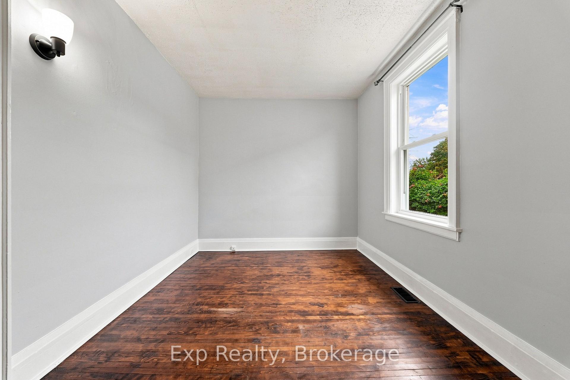 Photo 11 of 134 Catharine Street, Belleville, Thurlow Ward — HOMEH