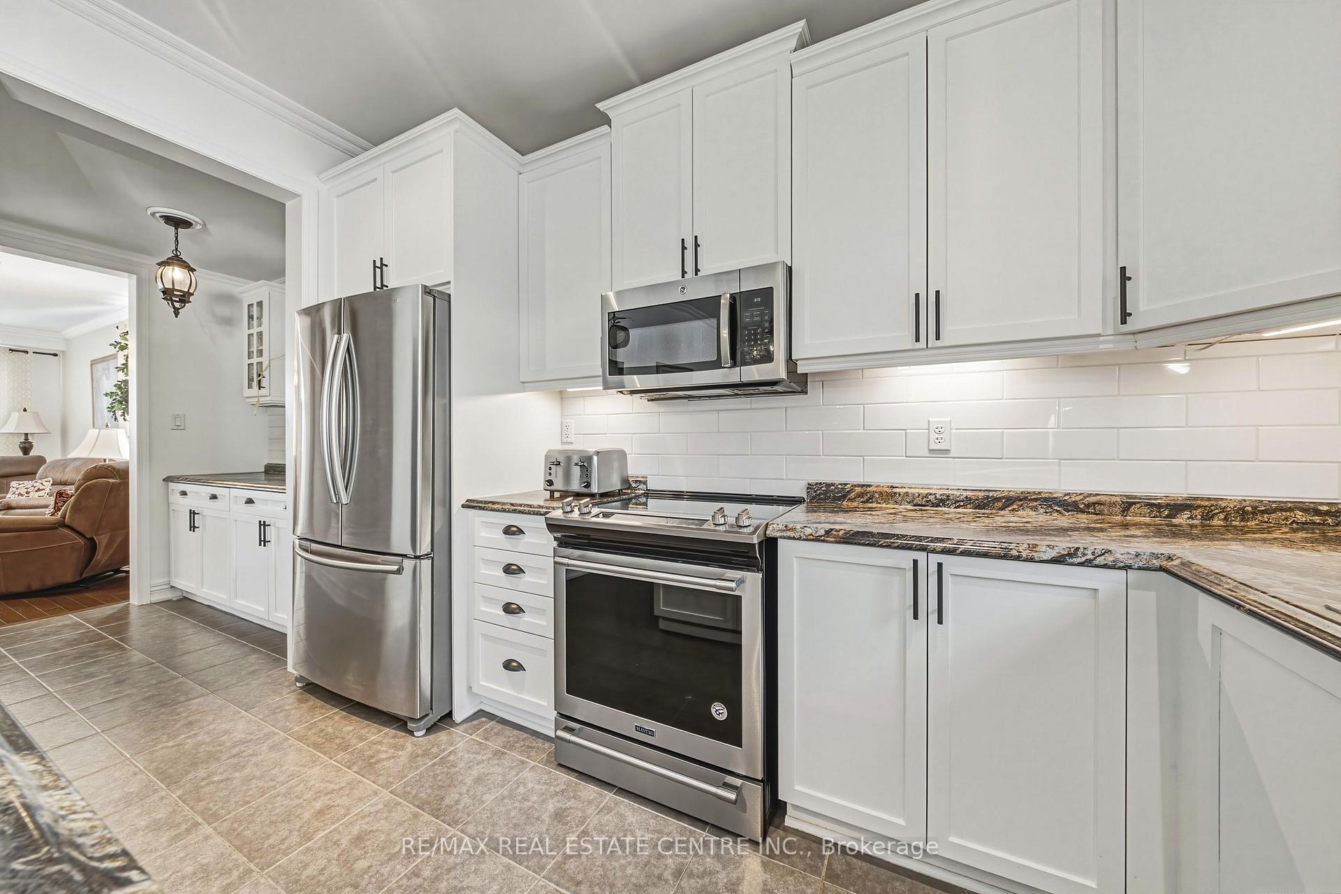 Photo 14 of 37 Lambert Crescent, Brantford, Empire — HOMEH