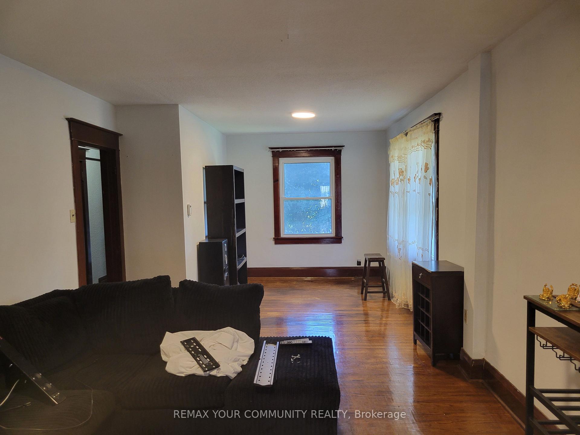 Photo 2 of 145 Varsity Road, Toronto, Lambton Baby Point — HOMEH