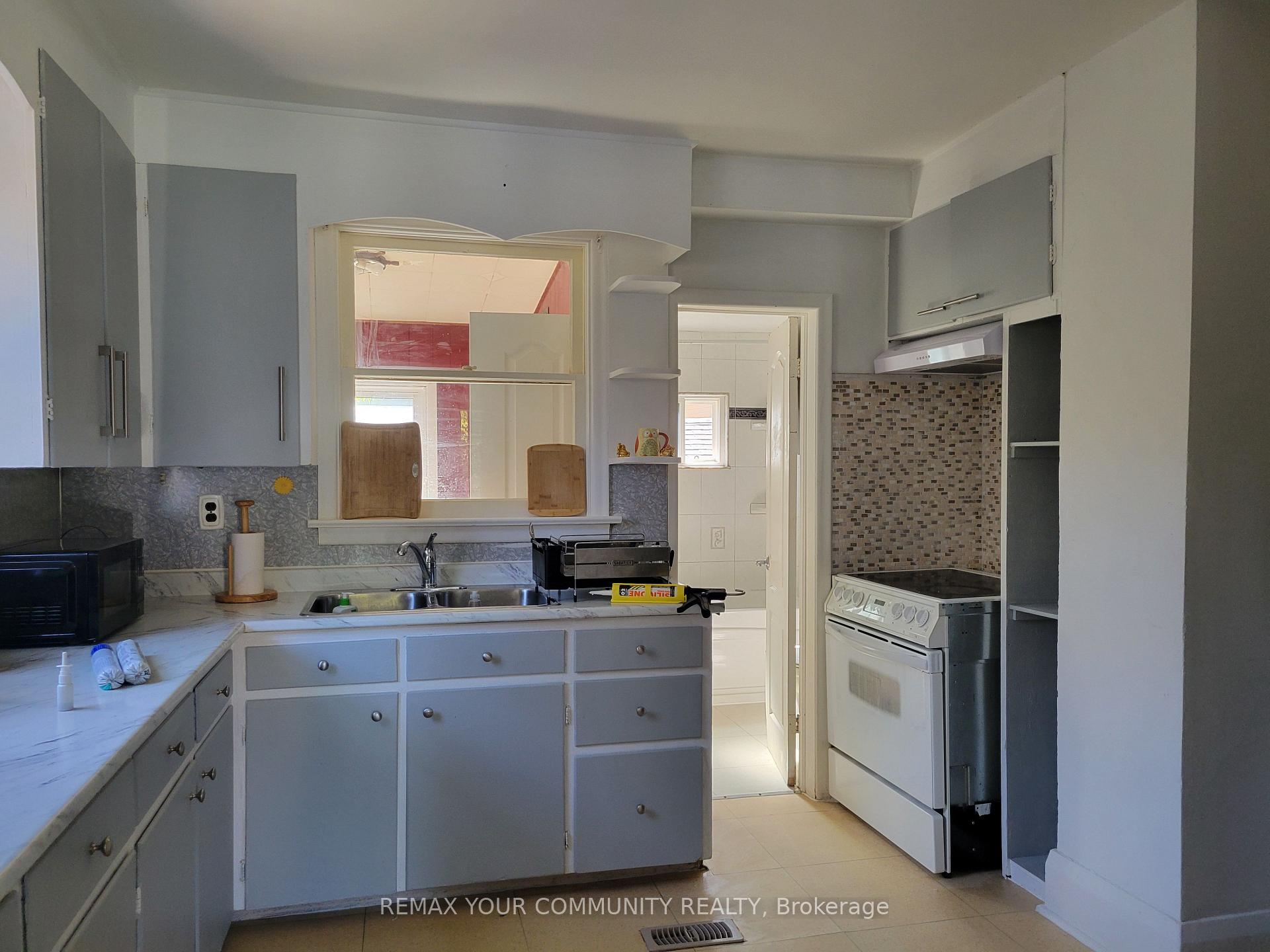 Photo 4 of 145 Varsity Road, Toronto, Lambton Baby Point — HOMEH