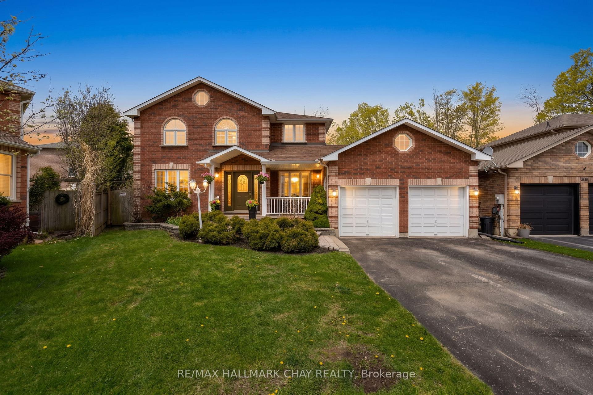 Photo 1 of 34 Crompton Drive, Barrie, Little Lake — HOMEH
