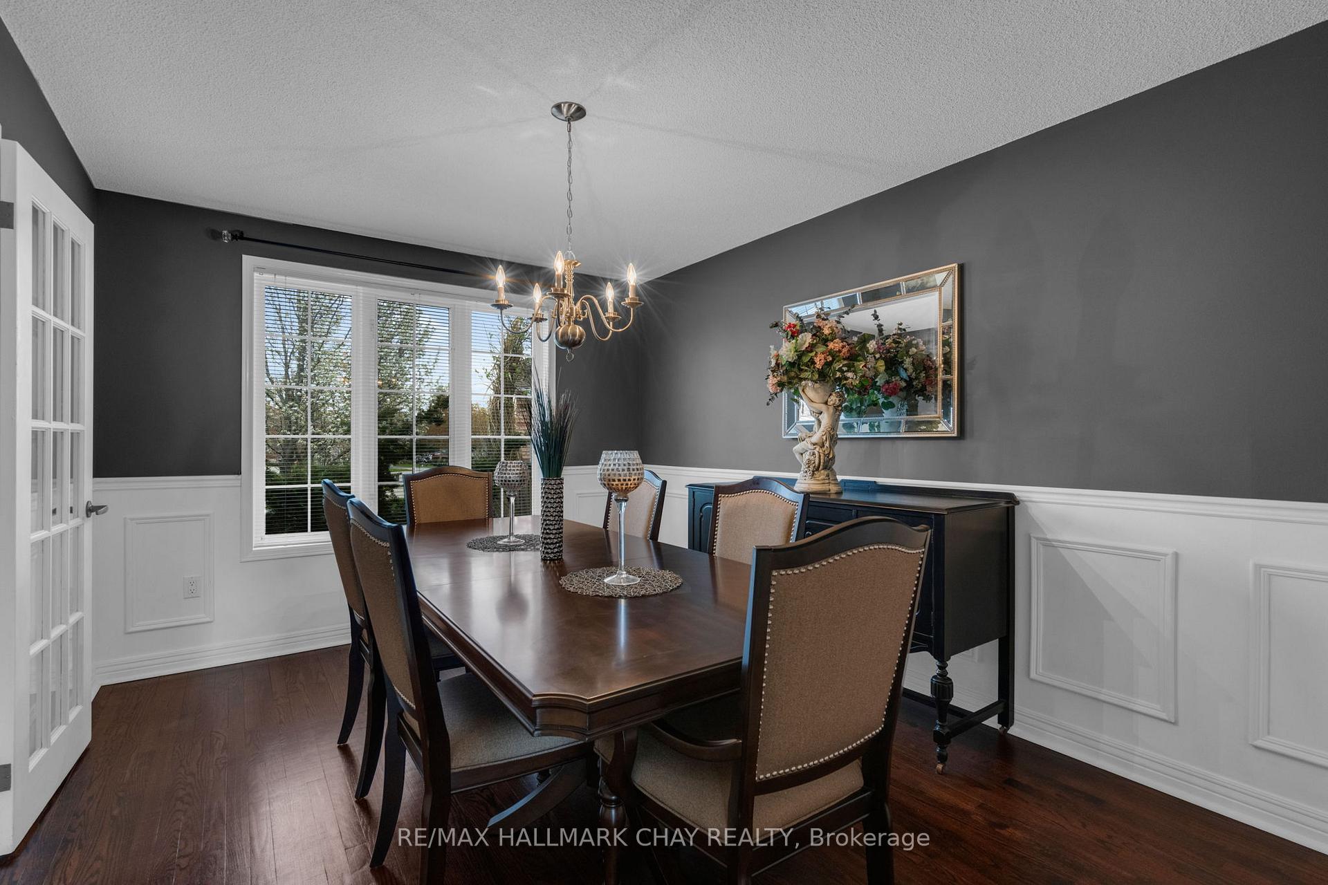 Photo 10 of 34 Crompton Drive, Barrie, Little Lake — HOMEH