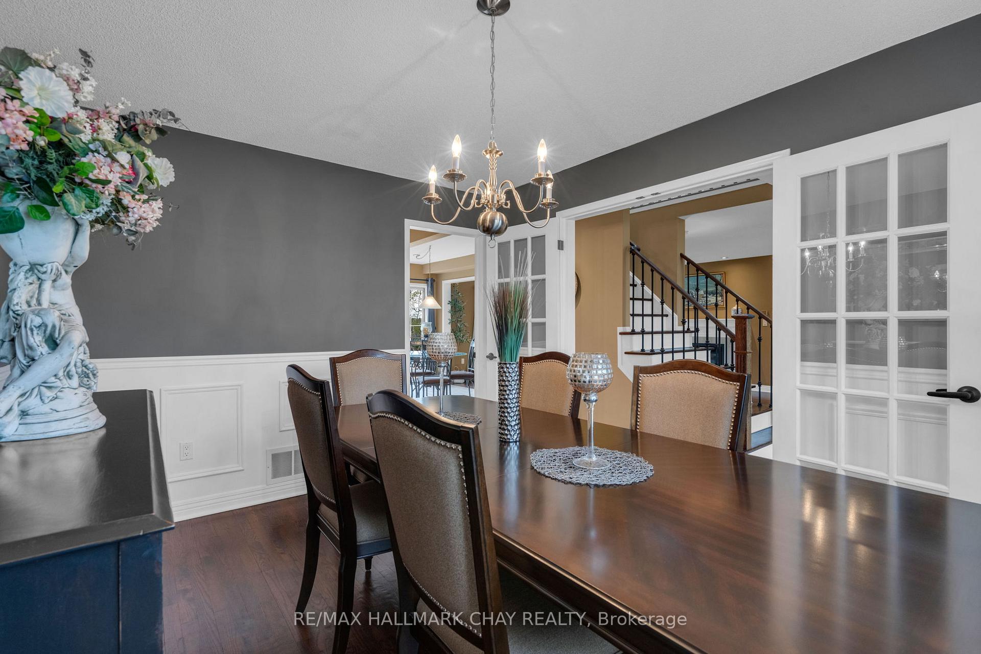 Photo 11 of 34 Crompton Drive, Barrie, Little Lake — HOMEH