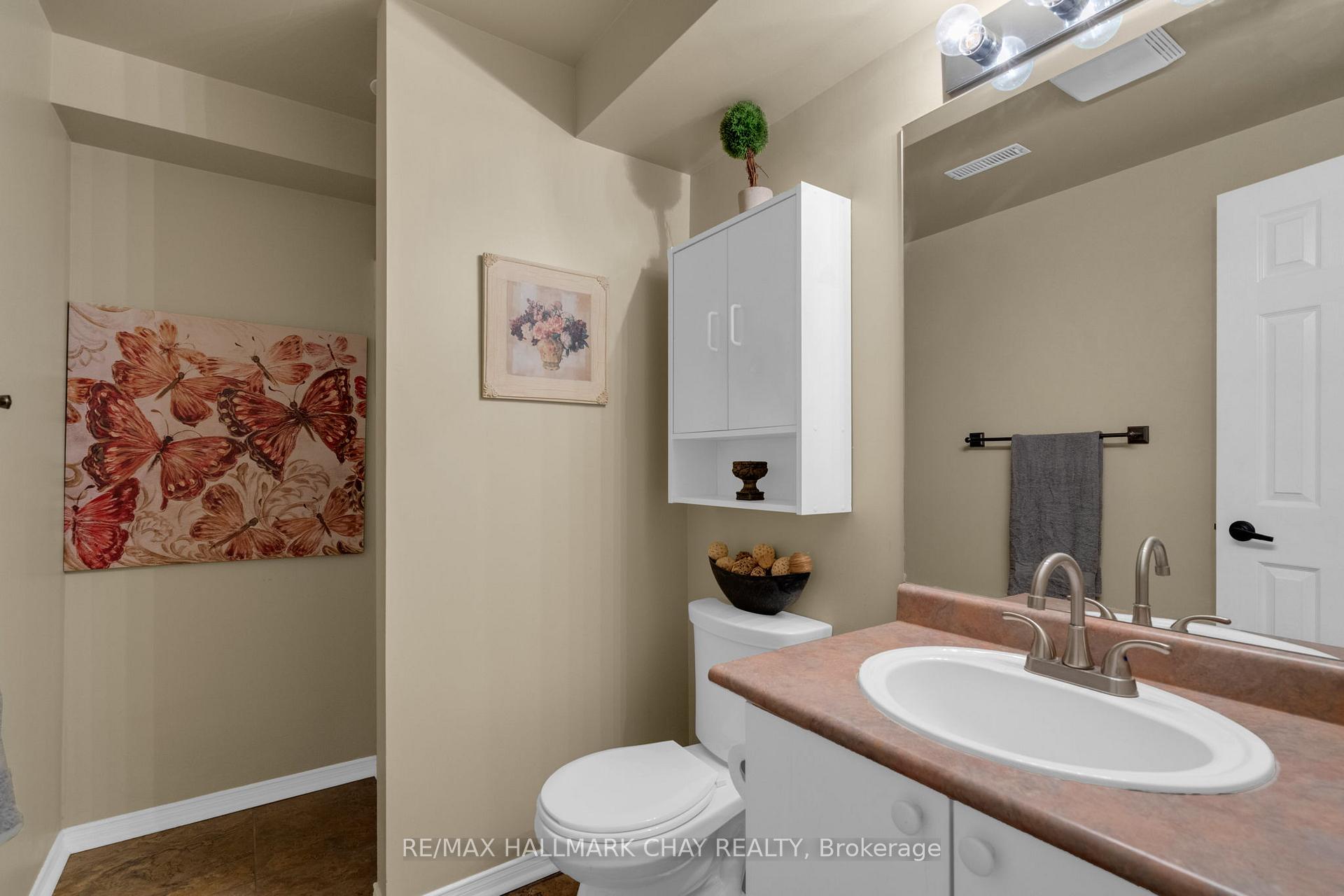 Photo 26 of 34 Crompton Drive, Barrie, Little Lake — HOMEH