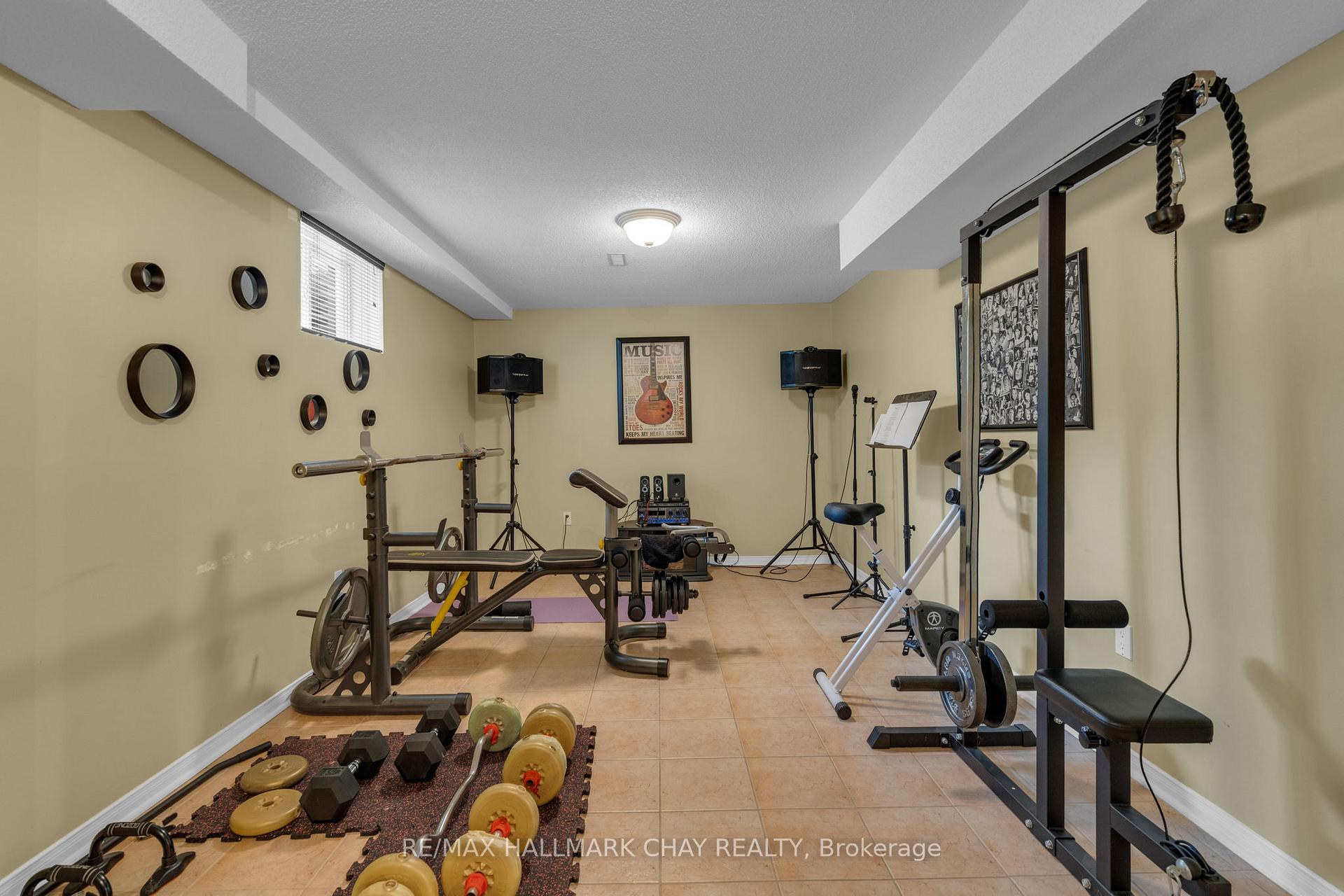 Photo 27 of 34 Crompton Drive, Barrie, Little Lake — HOMEH