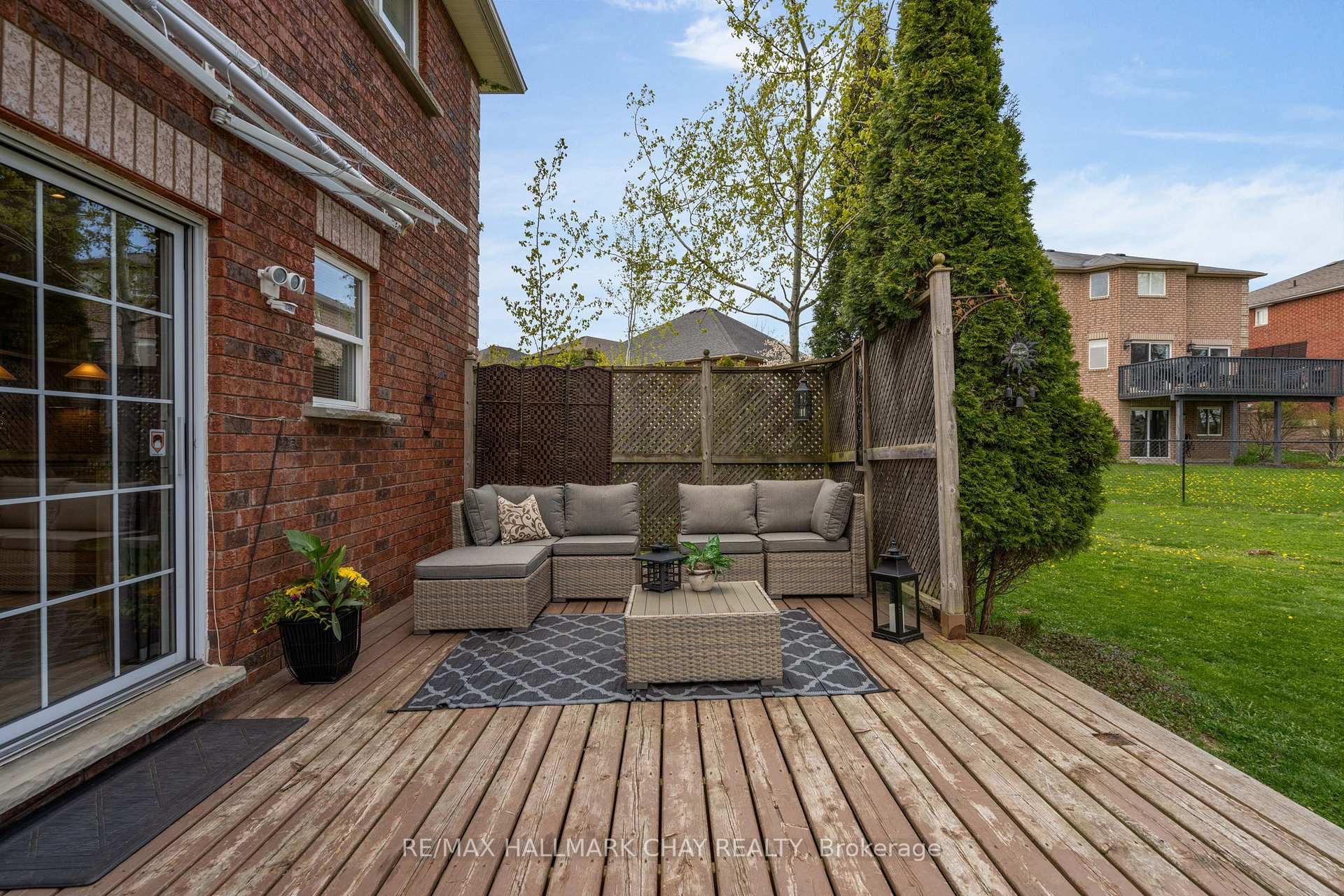 Photo 29 of 34 Crompton Drive, Barrie, Little Lake — HOMEH