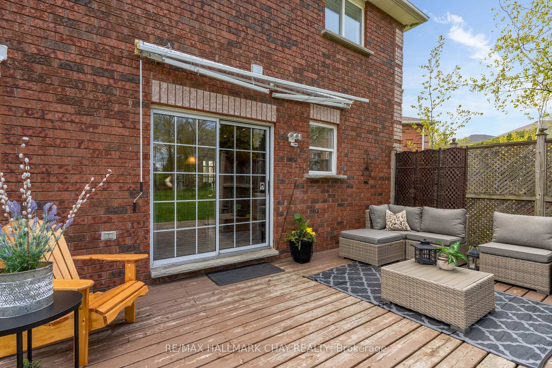 Photo 30 of 34 Crompton Drive, Barrie, Little Lake — HOMEH