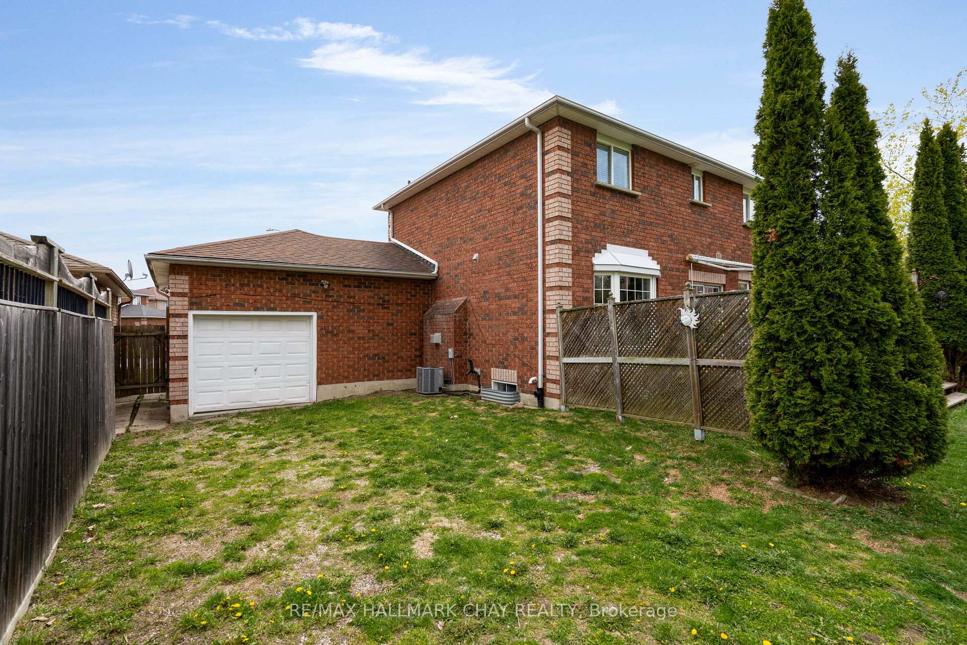 Photo 31 of 34 Crompton Drive, Barrie, Little Lake — HOMEH