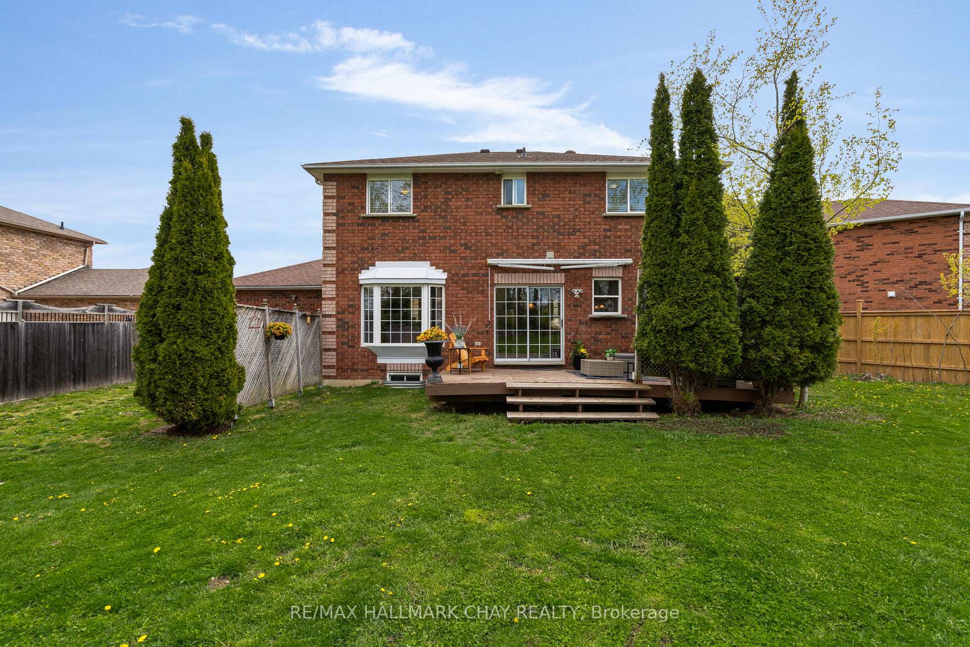 Photo 32 of 34 Crompton Drive, Barrie, Little Lake — HOMEH