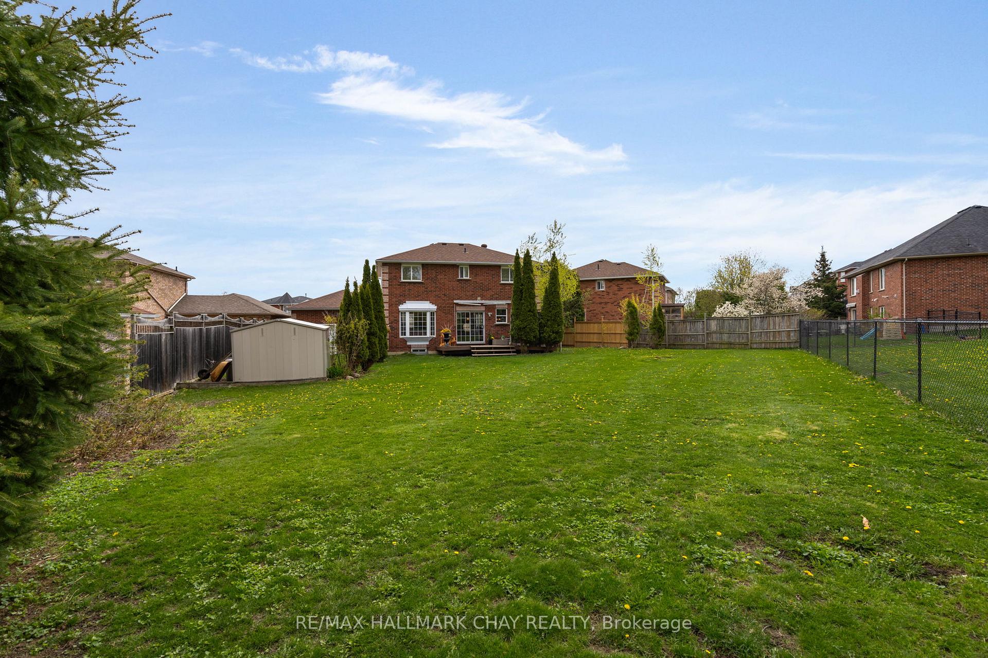 Photo 33 of 34 Crompton Drive, Barrie, Little Lake — HOMEH