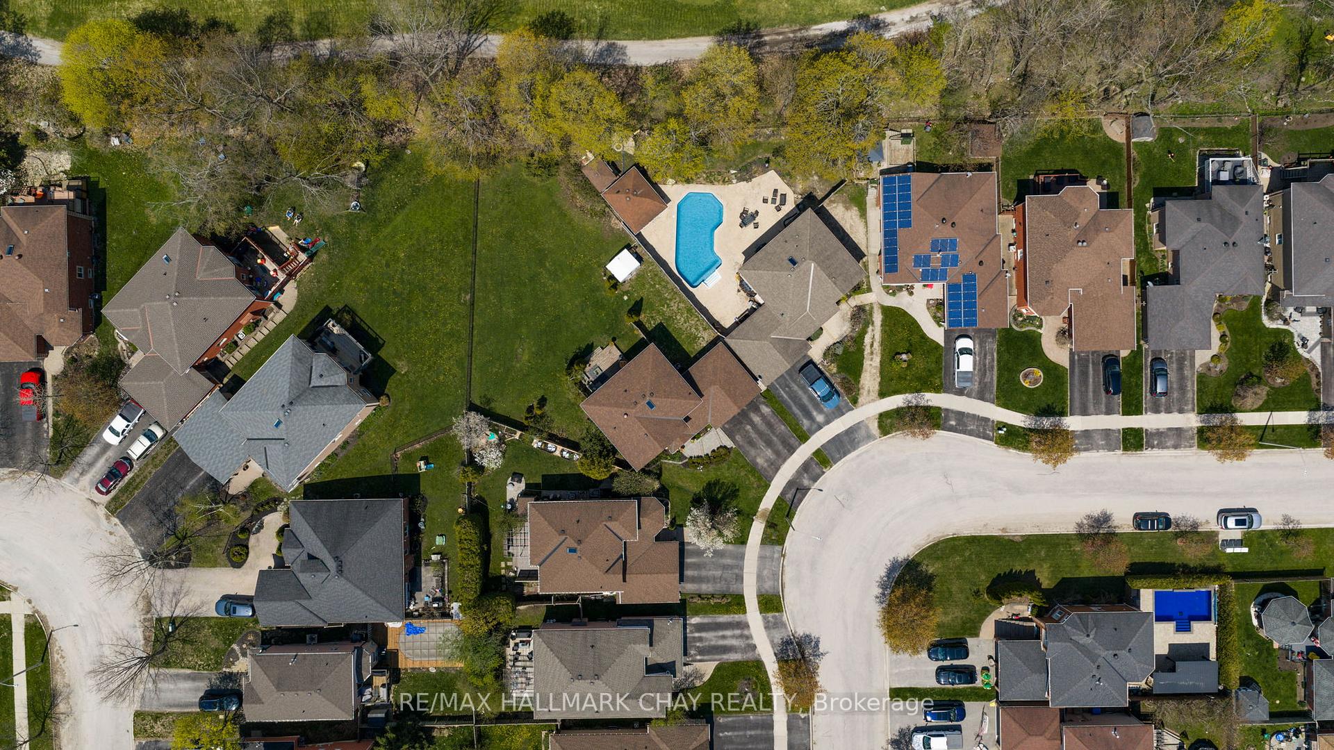 Photo 36 of 34 Crompton Drive, Barrie, Little Lake — HOMEH