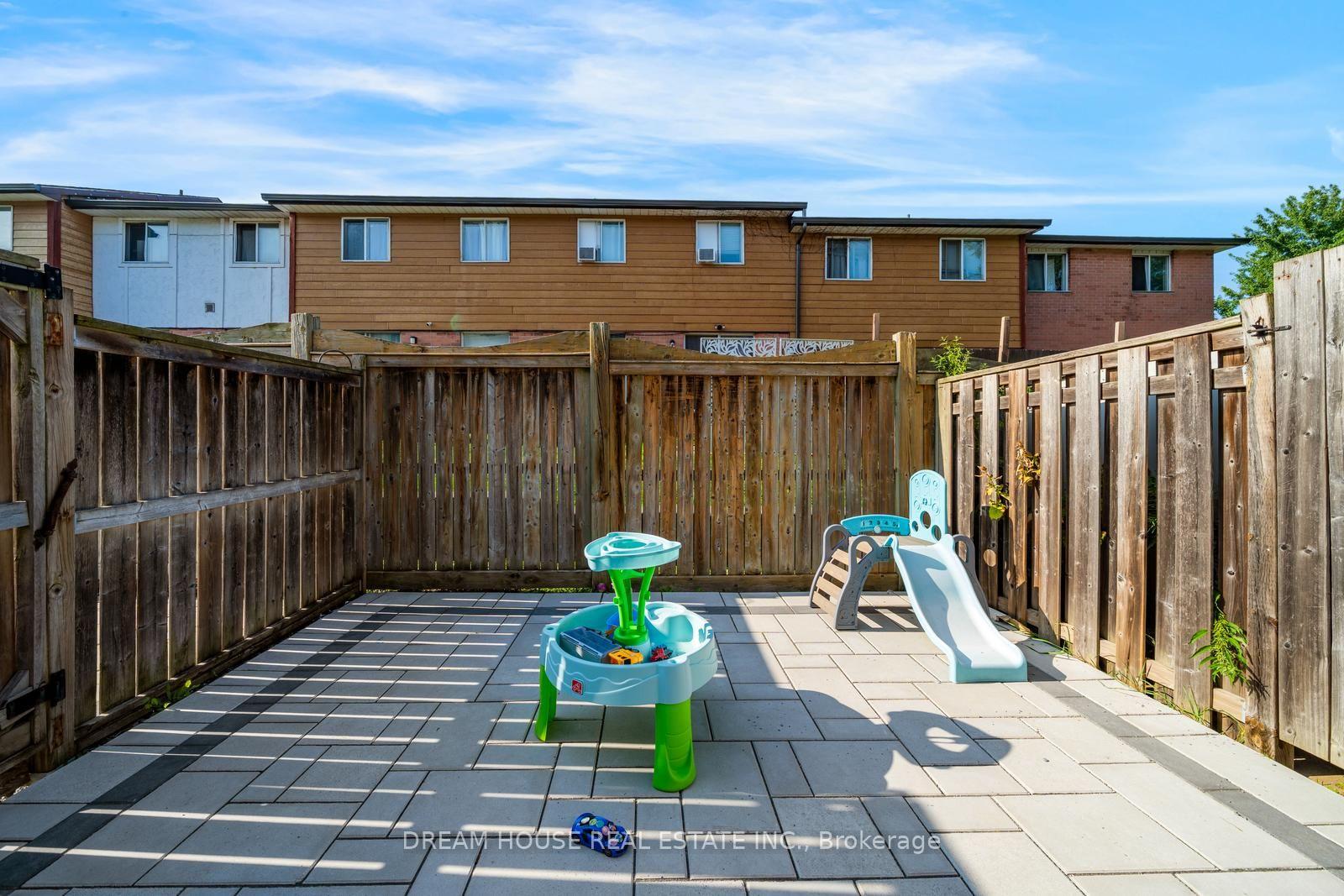 Photo 33 of 68 Mcgonigal Lane, Ajax, Central — HOMEH
