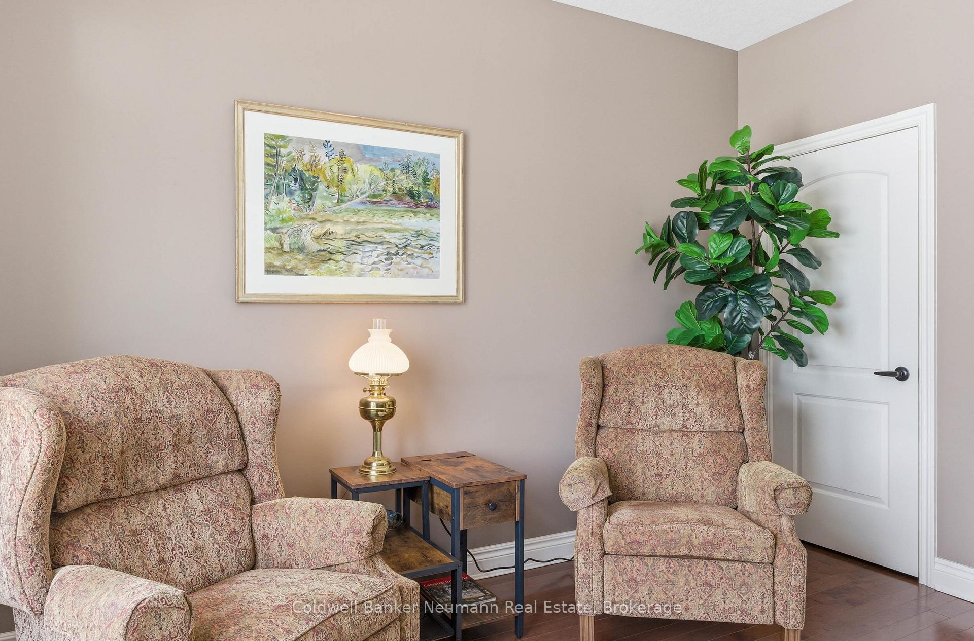 Photo 8 of 12 Brown Street S, Minto — HOMEH