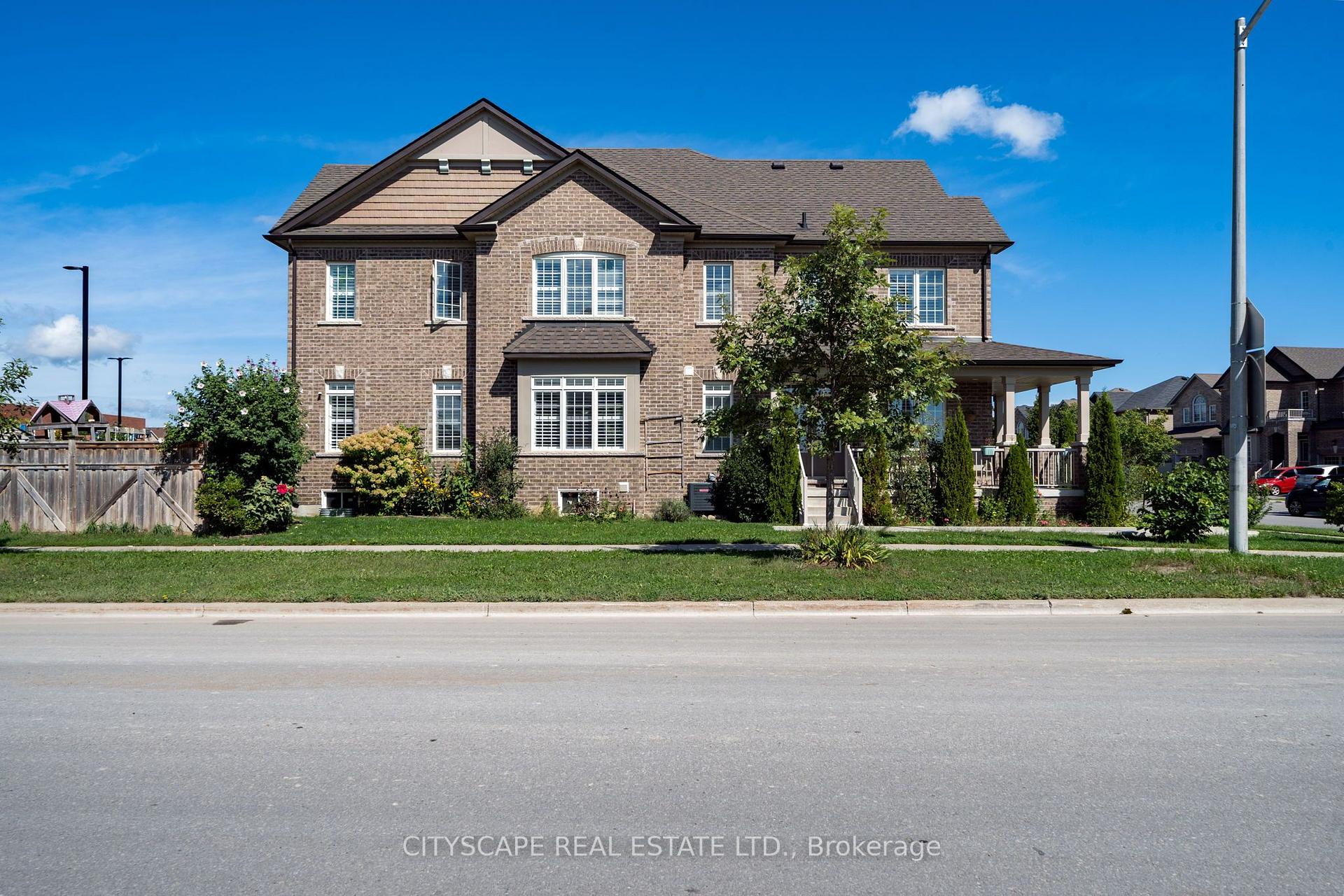 Photo 2 of 250 Crombie Street, Clarington, Bowmanville — HOMEH