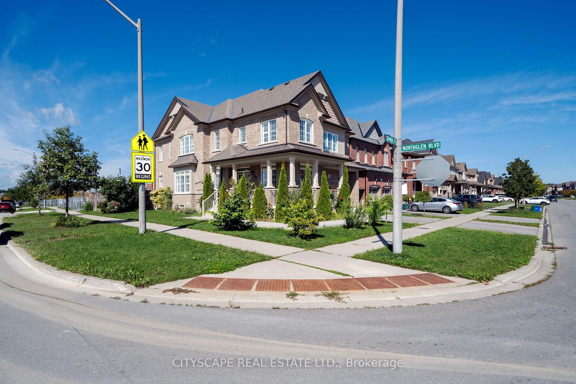Photo 3 of 250 Crombie Street, Clarington, Bowmanville — HOMEH