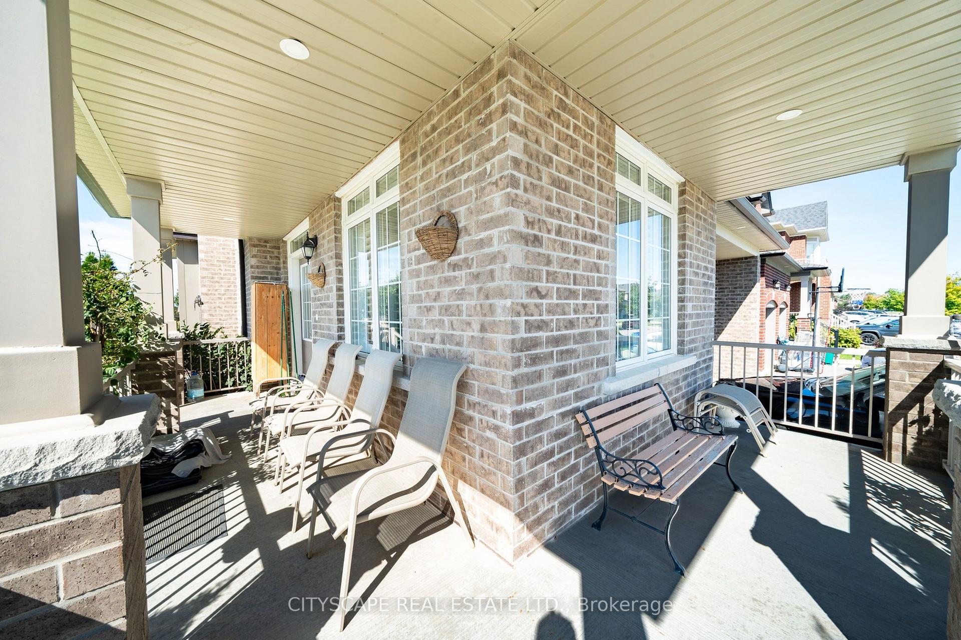Photo 7 of 250 Crombie Street, Clarington, Bowmanville — HOMEH