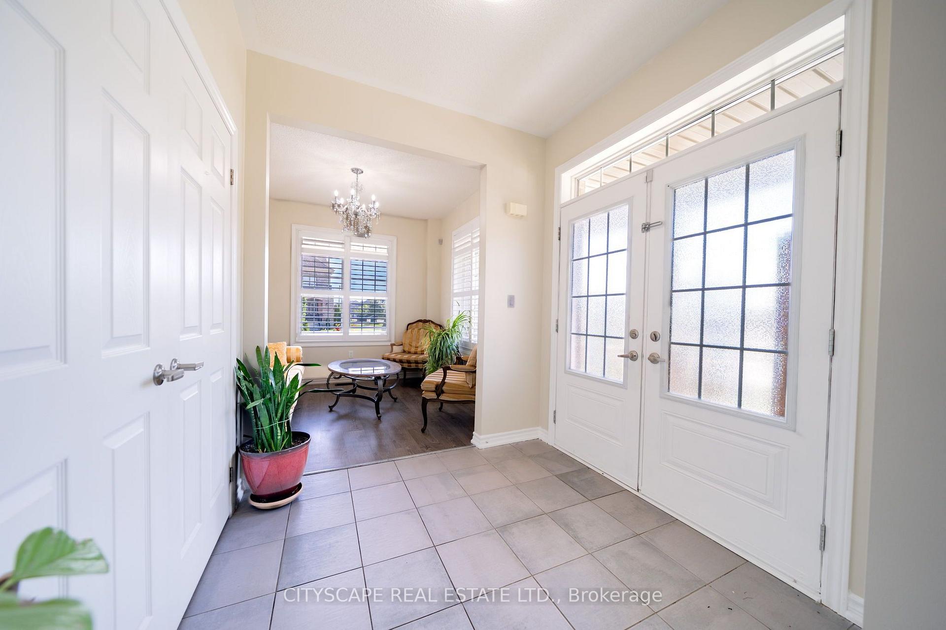 Photo 8 of 250 Crombie Street, Clarington, Bowmanville — HOMEH