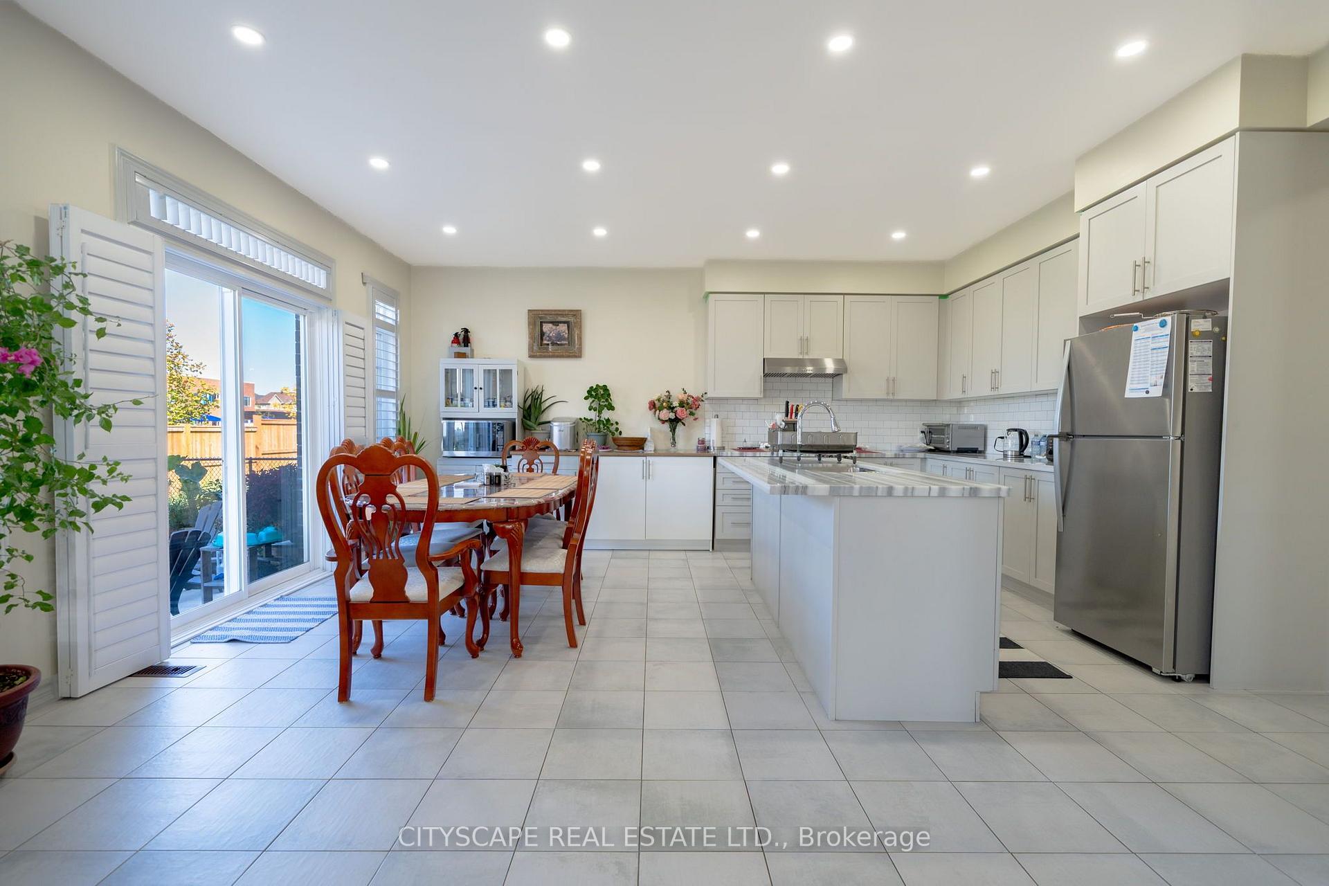 Photo 18 of 250 Crombie Street, Clarington, Bowmanville — HOMEH
