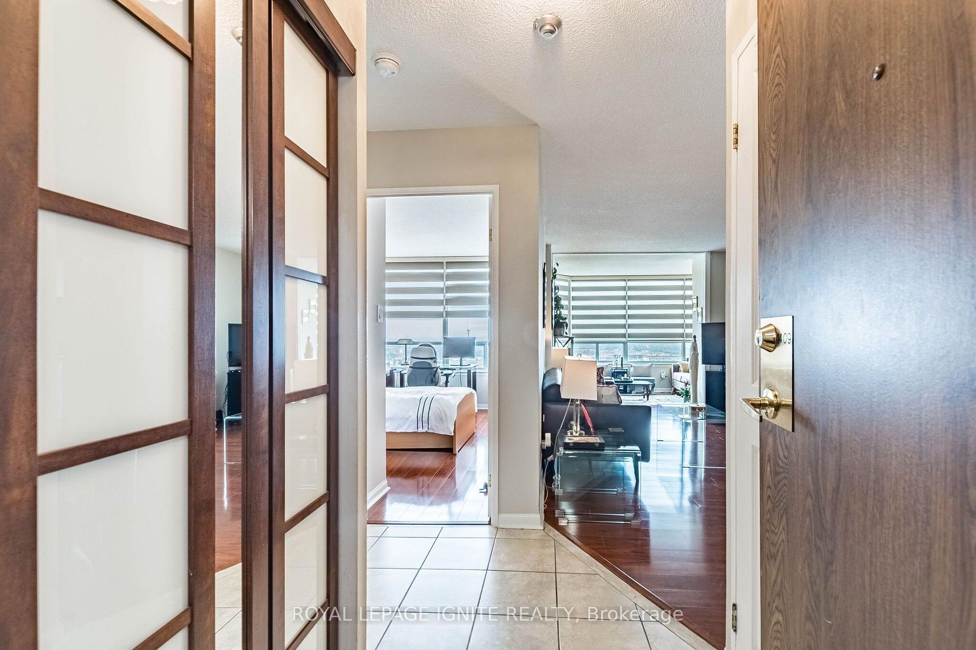 Photo 6 of Unit 1409, 550 Webb Drive, Mississauga, City Centre — HOMEH