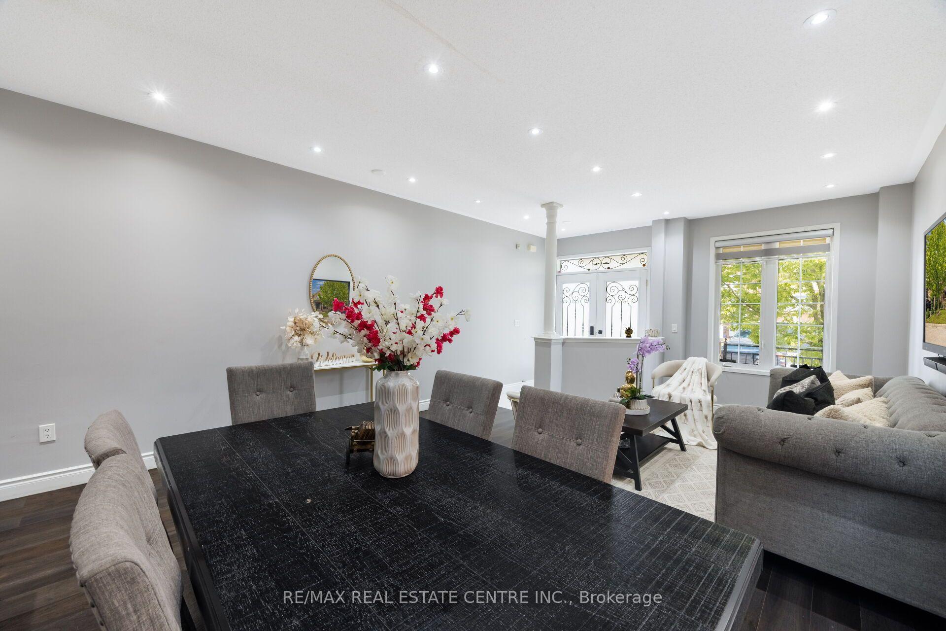 Photo 8 of 54 Lockburn Crescent, Brampton, Fletcher's Meadow — HOMEH