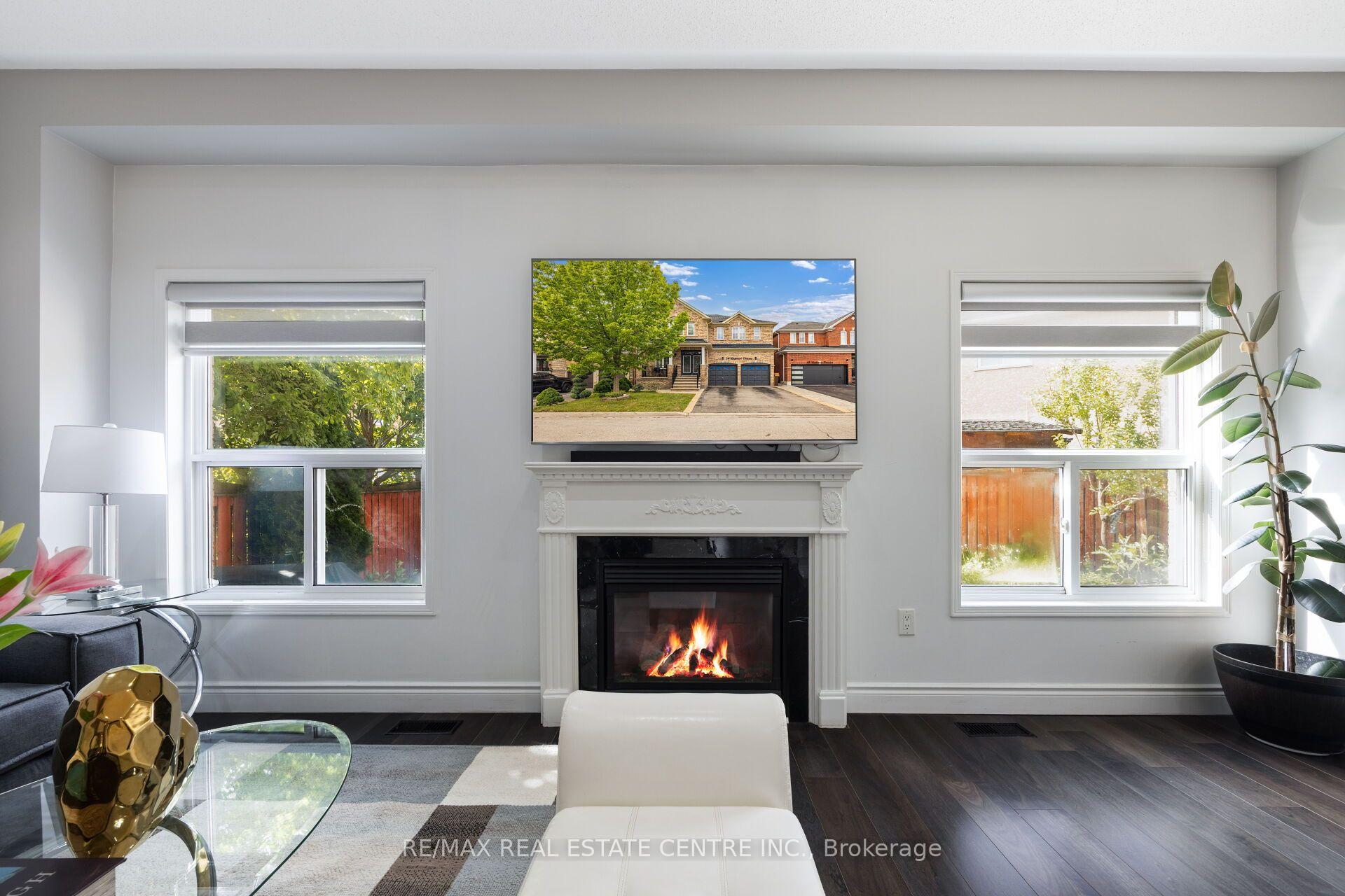Photo 12 of 54 Lockburn Crescent, Brampton, Fletcher's Meadow — HOMEH