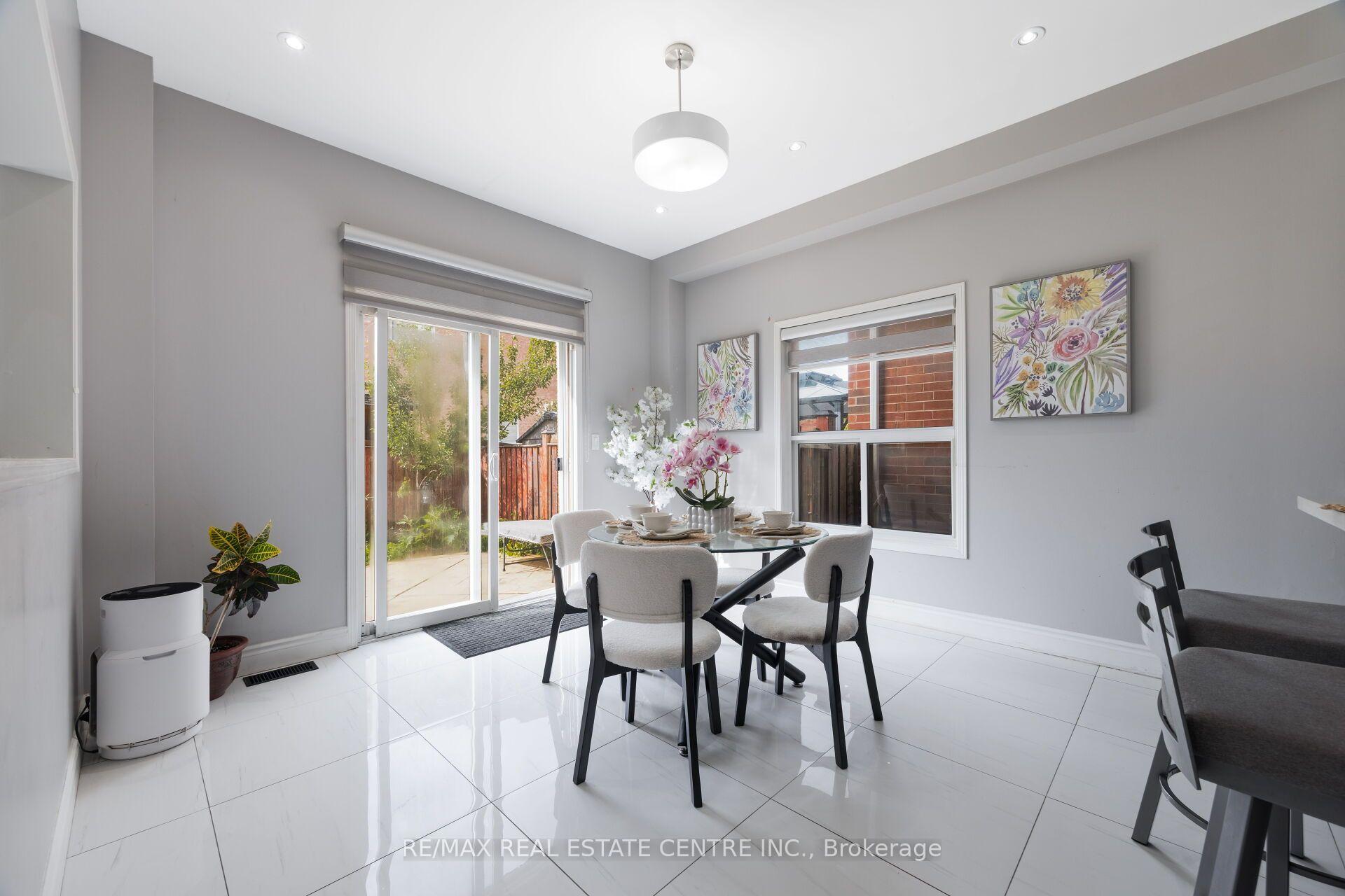 Photo 16 of 54 Lockburn Crescent, Brampton, Fletcher's Meadow — HOMEH