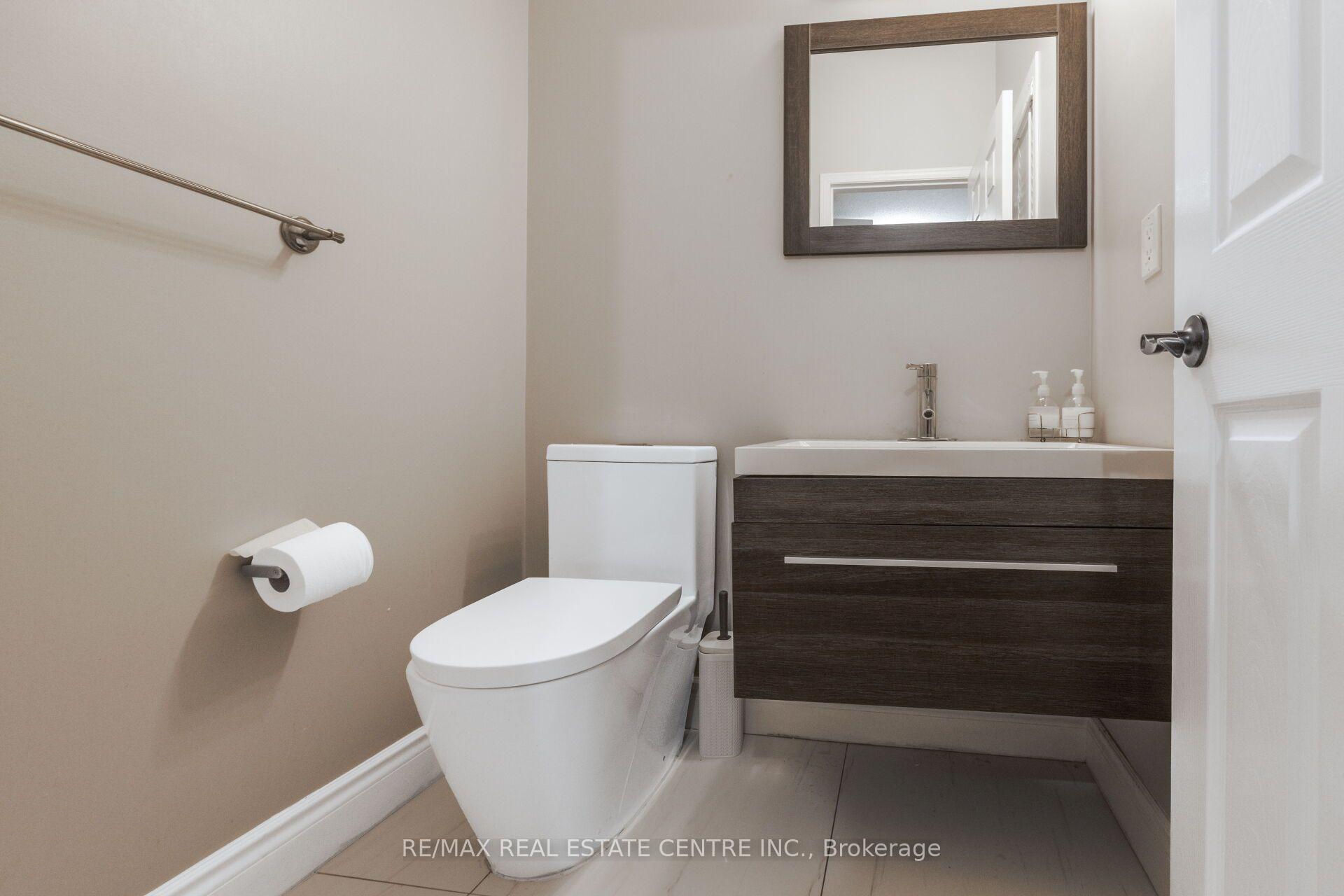 Photo 18 of 54 Lockburn Crescent, Brampton, Fletcher's Meadow — HOMEH