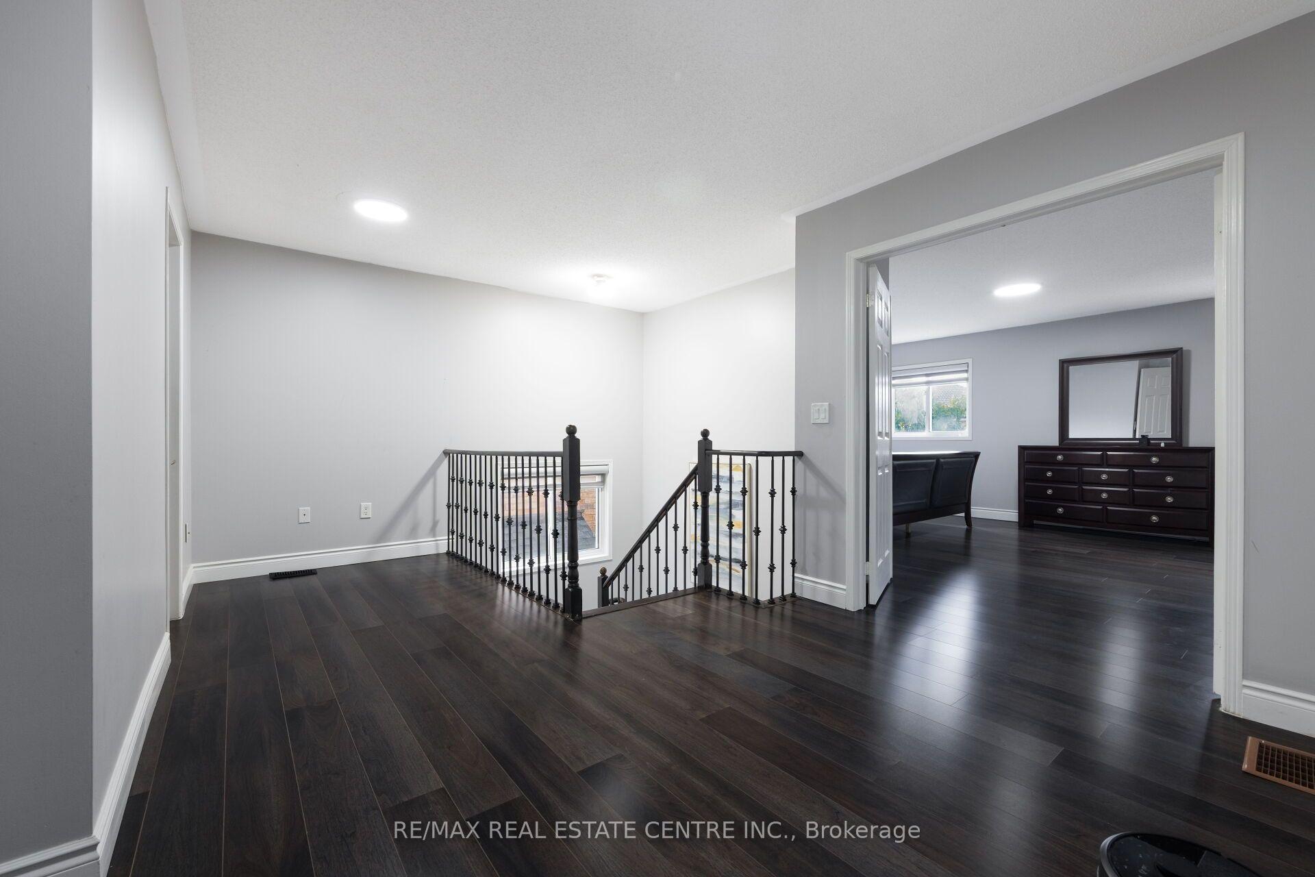 Photo 20 of 54 Lockburn Crescent, Brampton, Fletcher's Meadow — HOMEH
