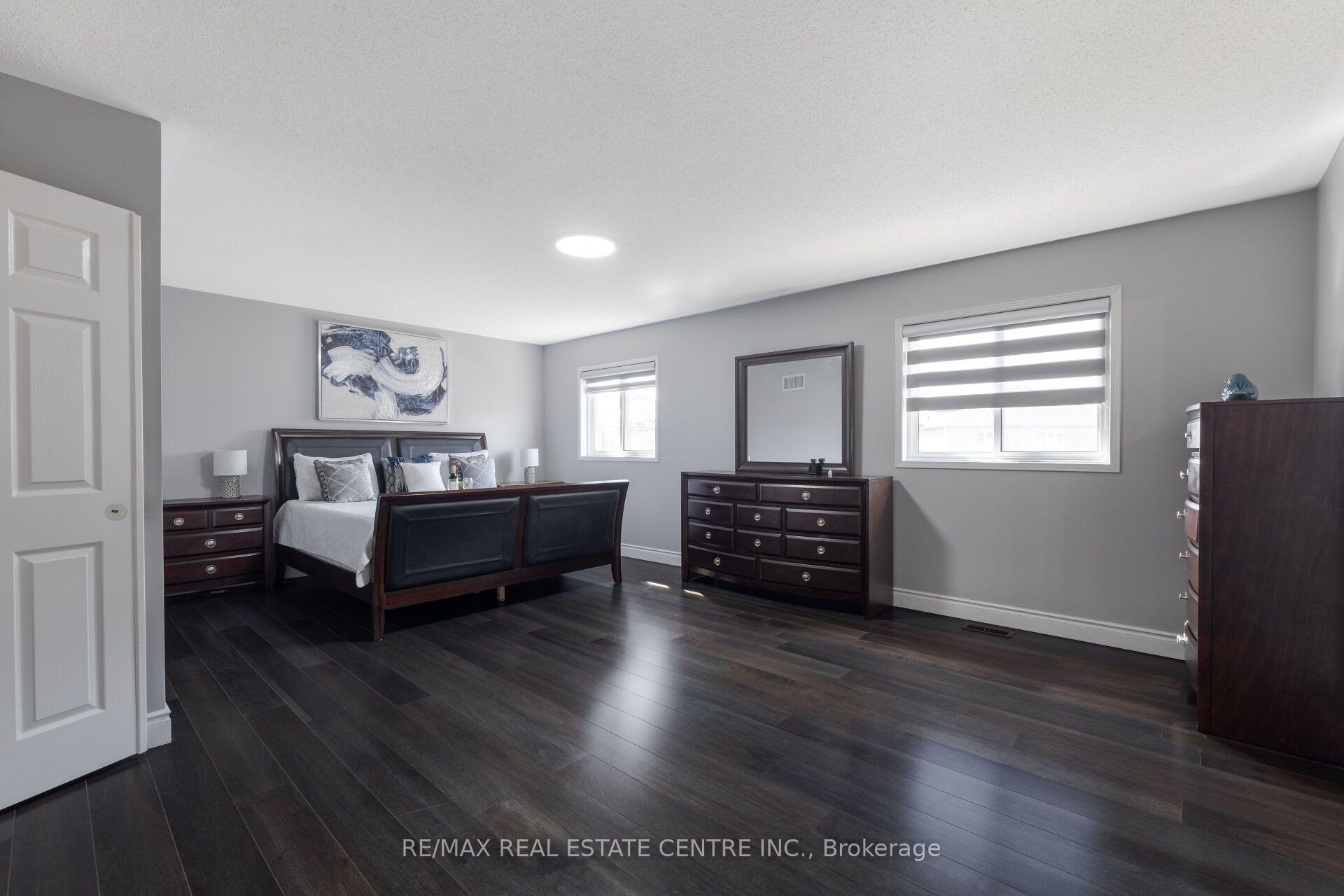 Photo 21 of 54 Lockburn Crescent, Brampton, Fletcher's Meadow — HOMEH
