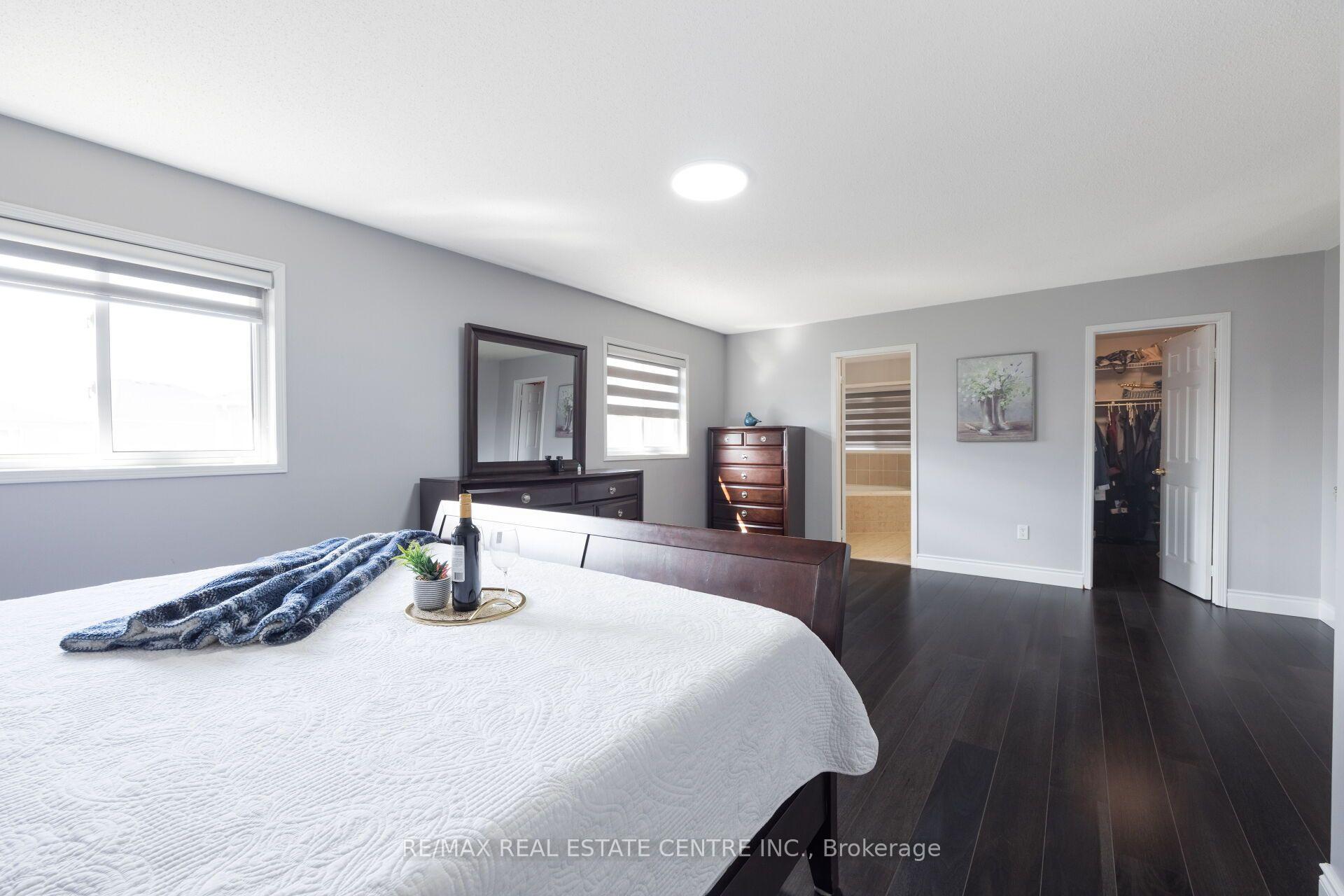 Photo 22 of 54 Lockburn Crescent, Brampton, Fletcher's Meadow — HOMEH