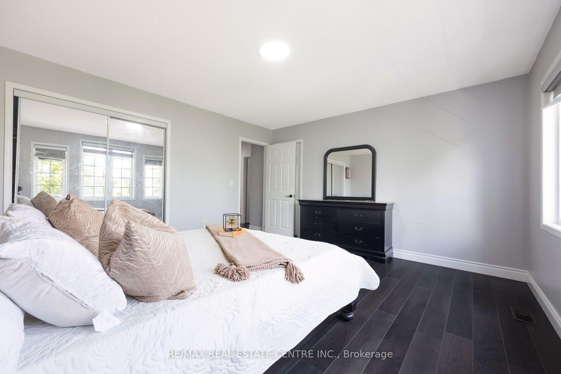 Photo 26 of 54 Lockburn Crescent, Brampton, Fletcher's Meadow — HOMEH