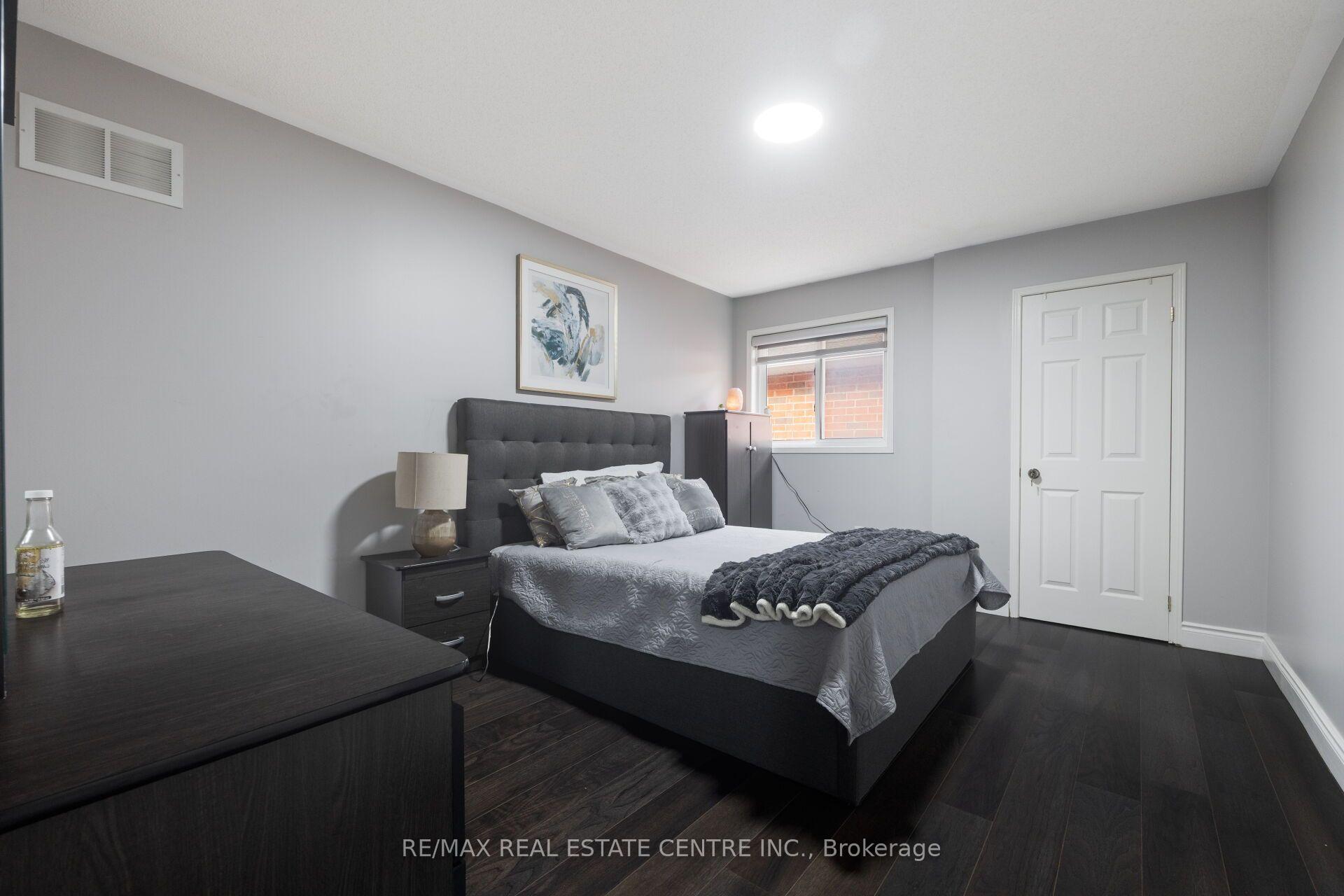 Photo 30 of 54 Lockburn Crescent, Brampton, Fletcher's Meadow — HOMEH