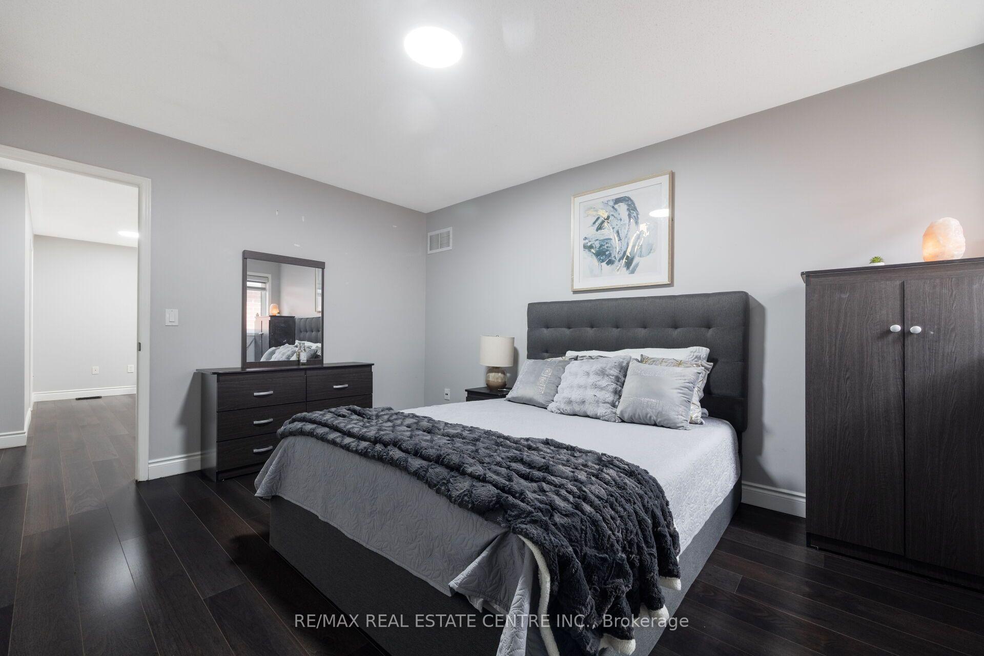 Photo 31 of 54 Lockburn Crescent, Brampton, Fletcher's Meadow — HOMEH