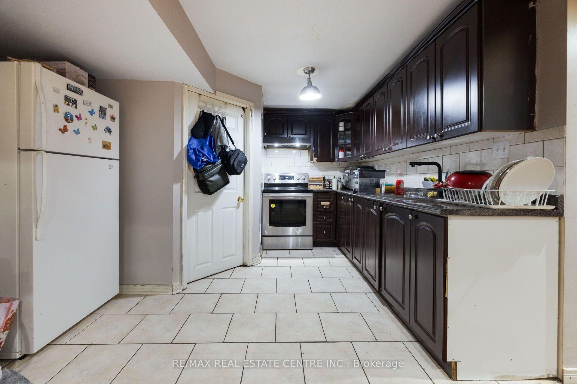 Photo 35 of 54 Lockburn Crescent, Brampton, Fletcher's Meadow — HOMEH