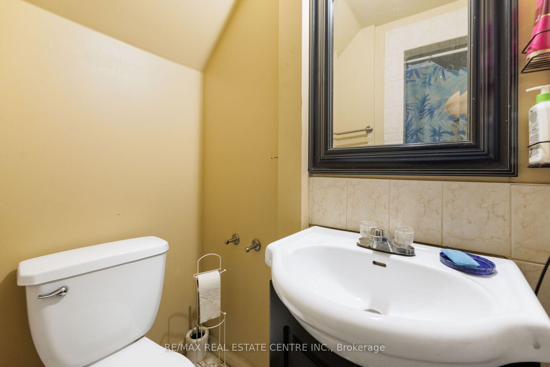 Photo 39 of 54 Lockburn Crescent, Brampton, Fletcher's Meadow — HOMEH