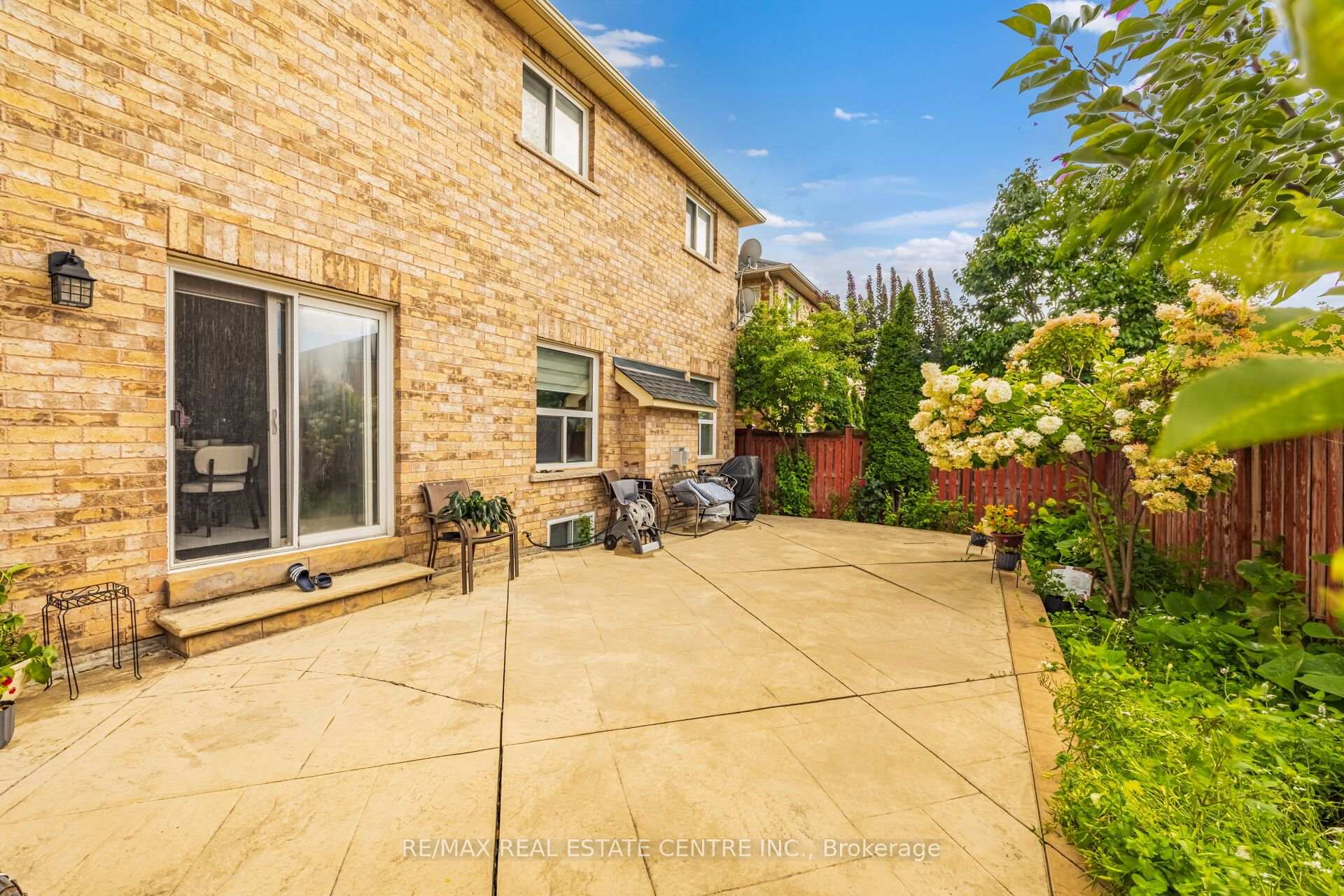 Photo 41 of 54 Lockburn Crescent, Brampton, Fletcher's Meadow — HOMEH